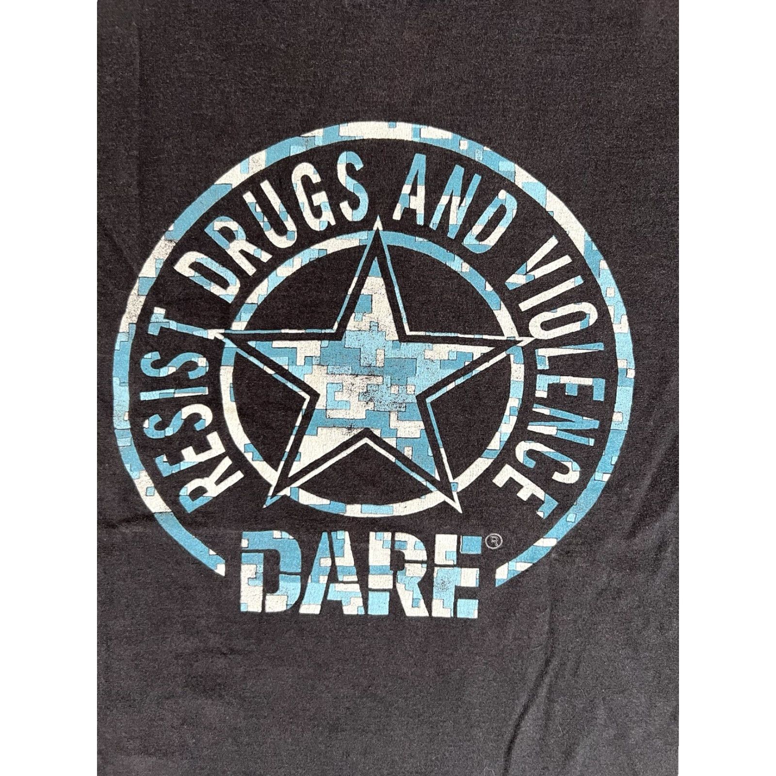 Gildan VINTAGE Dare T-Shirt Size Large “To Resist Drugs And Violence” Gildan Unisex Adults Black Short Sleeve 80s 90s USA Mens/Womens Size US L / EU 52-54 / 3 - 2 Thumbnail