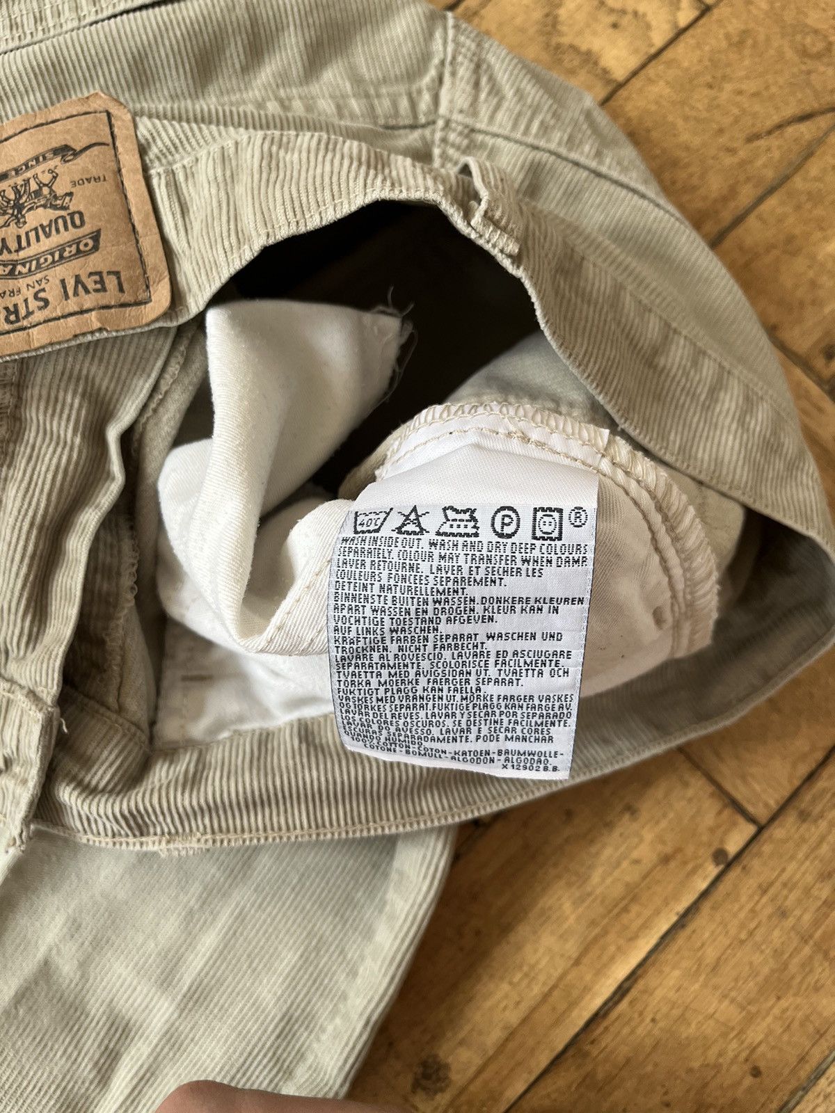 Levi's Vintage Levi’s Cream Jeans Corduroy Denim Baggy Fit 33x34 Size US 34 / EU 50 - 12 Thumbnail