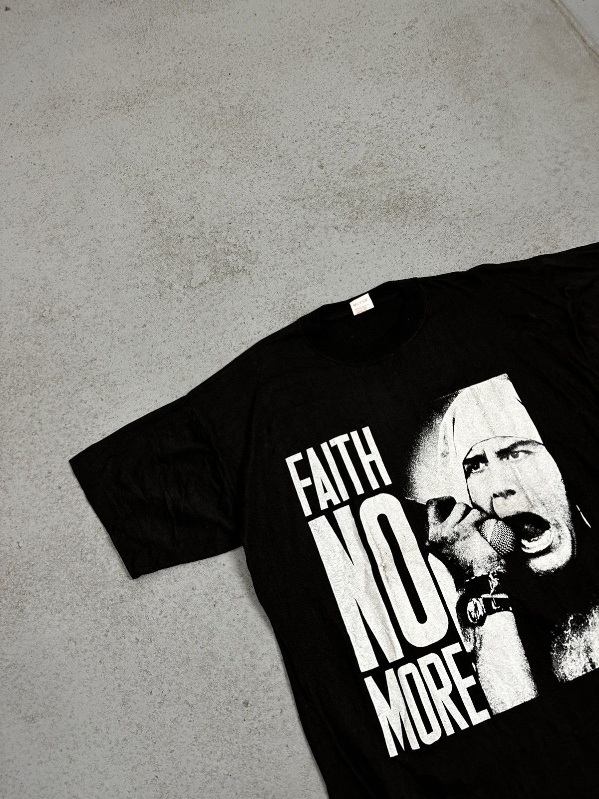 Band Tees Vintage Faith No More Rock T-Shirt Size US XL / EU 56 / 4 - 2 Thumbnail