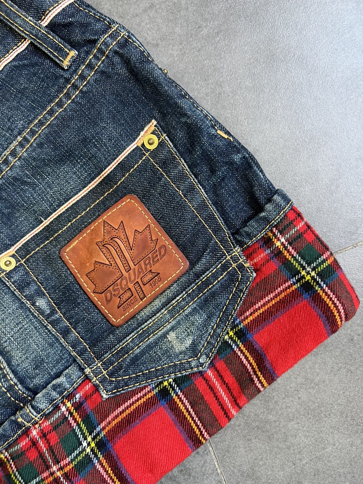 Dsquared2 VINTAGE DSQUARED2 AVANT GARDE MINI JEANS SKIRT Size 26" / US 2 / IT 38 - 3 Thumbnail