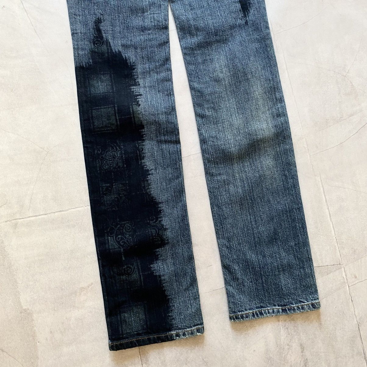 John Galliano NEW Galliano Distressed Painted Stripped Logo Jeans Y2K Size 26" / US 2 / IT 38 - 4 Thumbnail