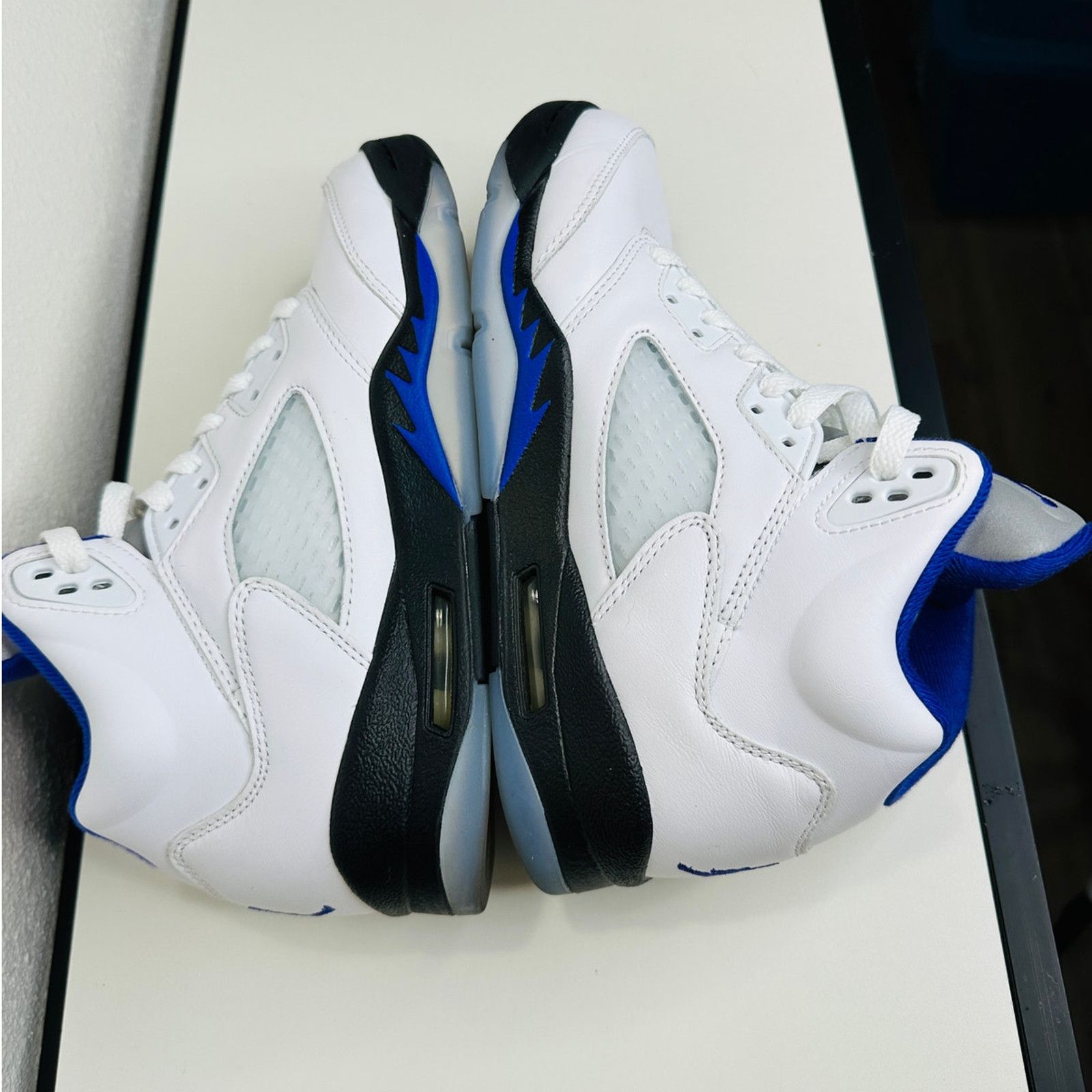 Nike Nike Air Jordan 5 Retro (GS)White Dark Concord Black Sneaker Size US 6.5 / EU 39-40 - 14 Thumbnail