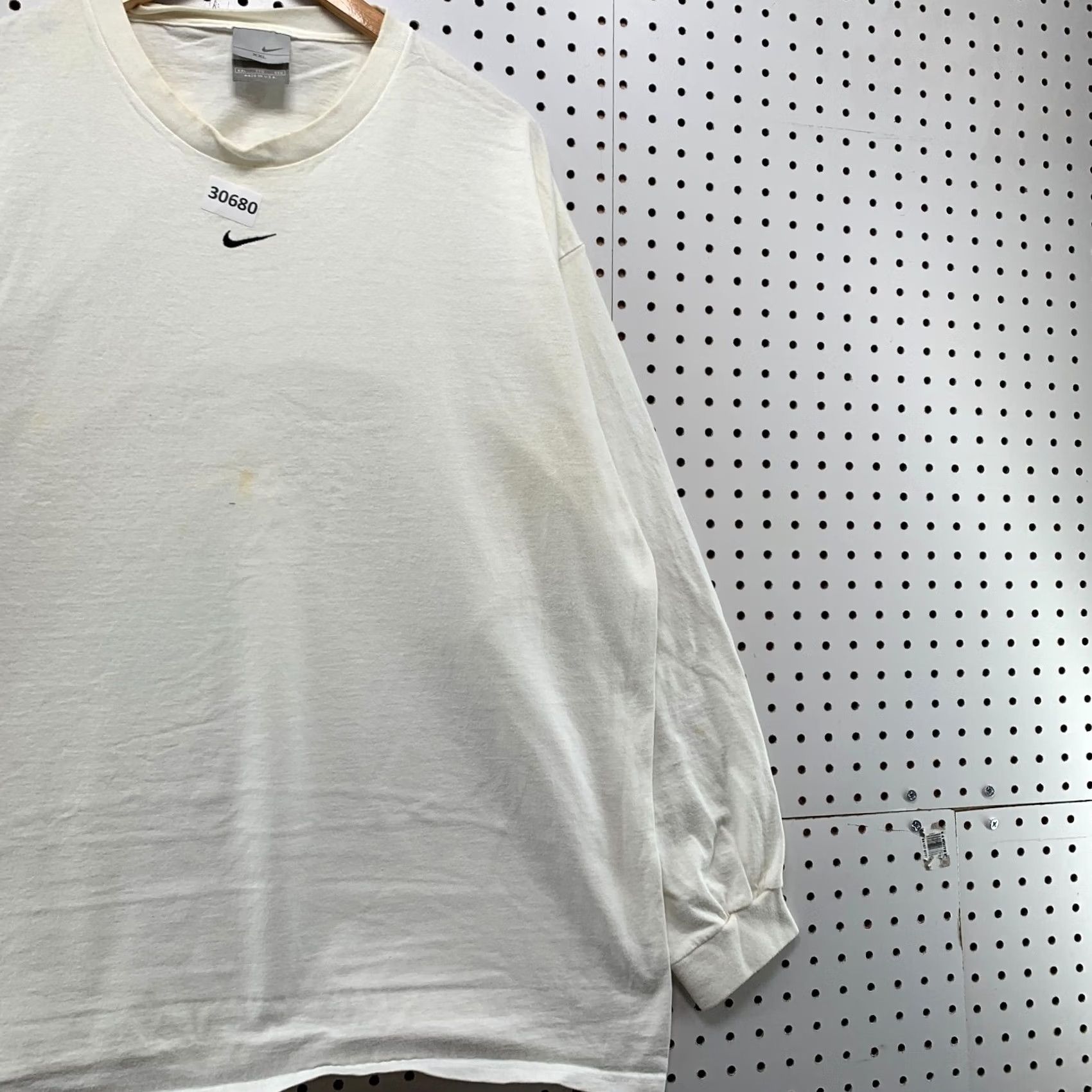 Nike VINTAGE Nike Center Shirt Mens 2XL Embroidered Center Swoosh White USA T-Shirt Size US XXL / EU 58 / 5 - 4 Thumbnail