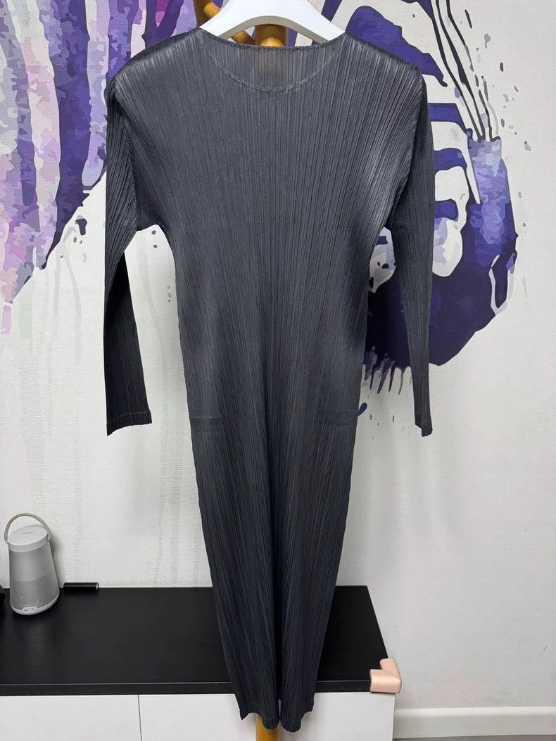 Issey Miyake Issey Miyake size:3 Grey pleated long-sleeved dress Size S / US 4 / IT 40 - 2 Thumbnail