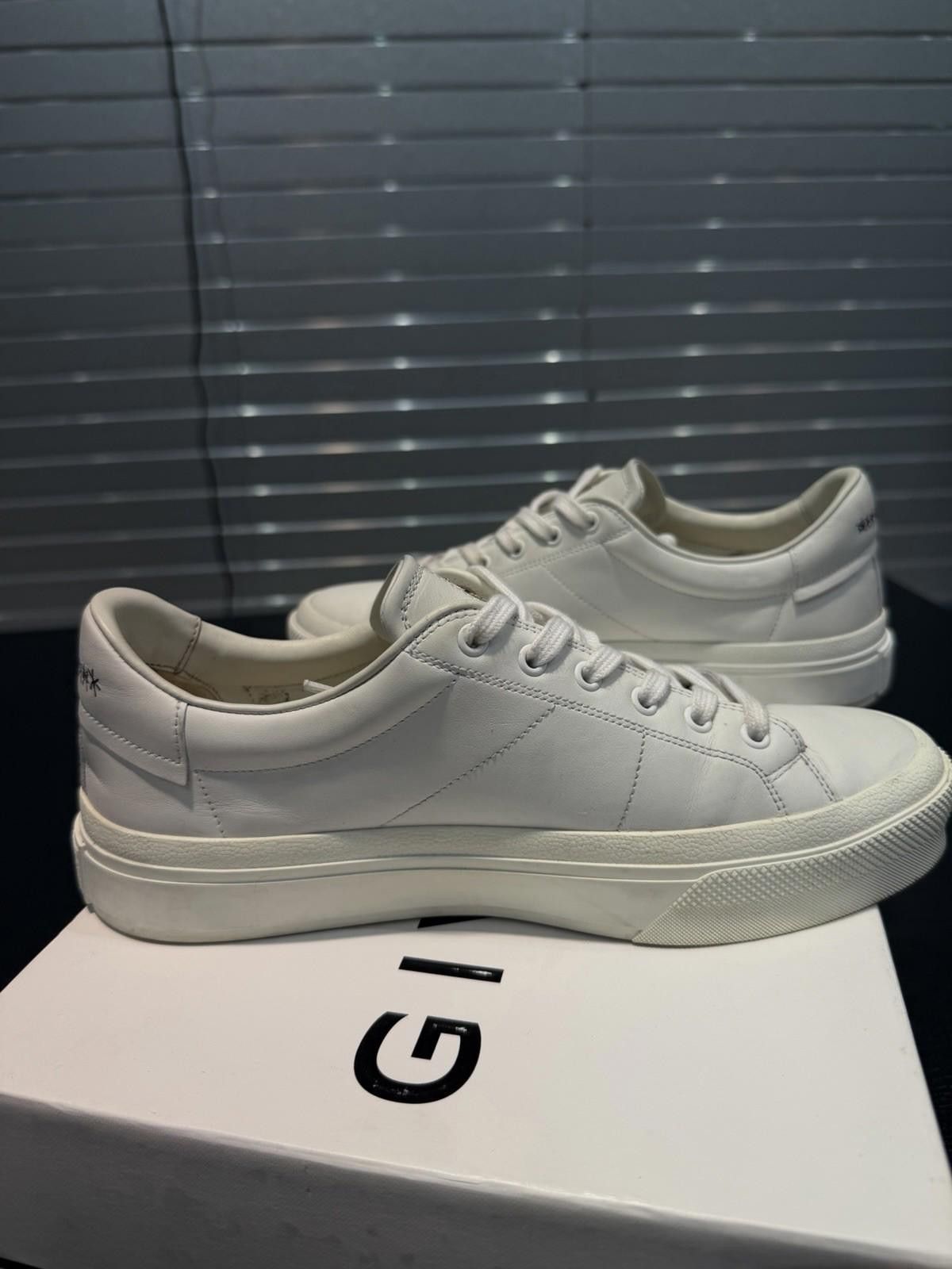 Givenchy Givenchy Low Top White Men’s Sneakers 41EU/8US Leather $595 Size US 8 / EU 41 - 7 Thumbnail