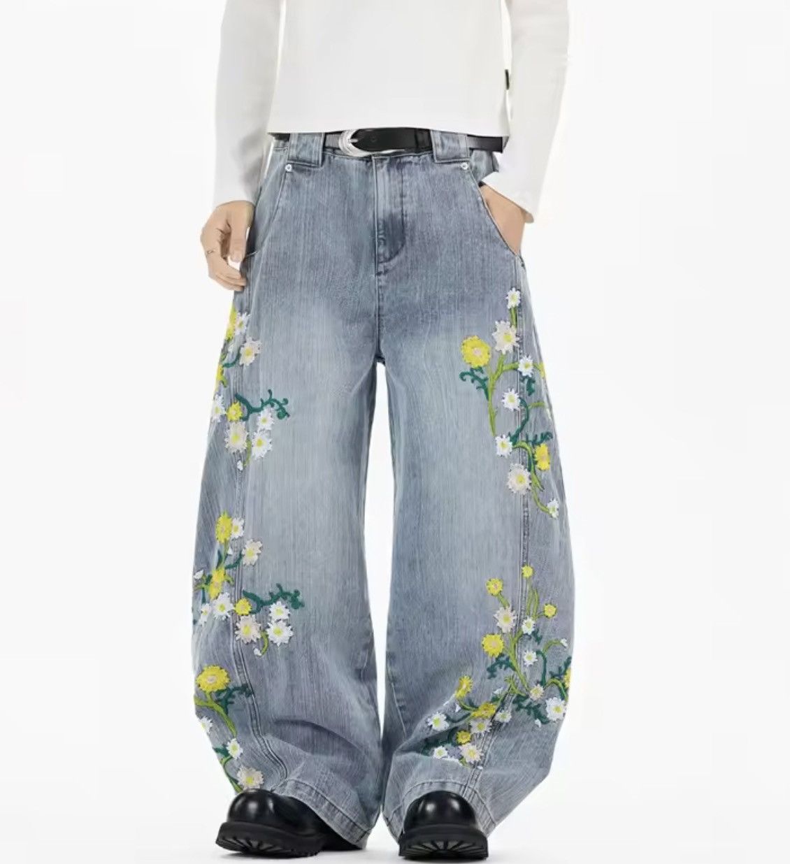 Jean Washed gradient men's floral embroidered curved blade jeans Size US 27 - 5 Thumbnail