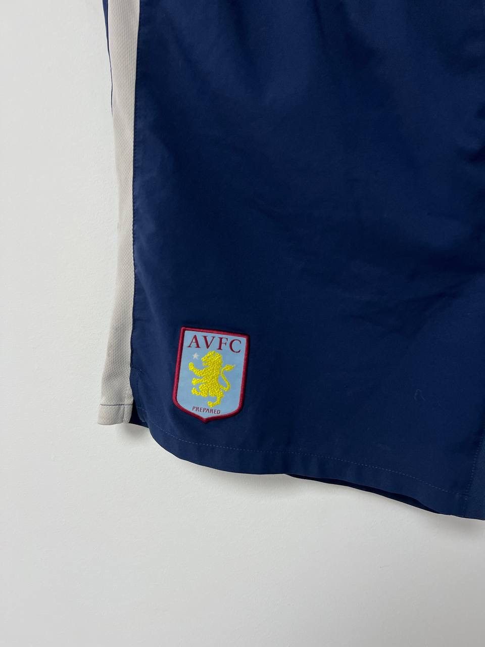 Nike Vintage Aston Villa 2010/2011 Away Football Shorts Nike sz M Size US 32 / EU 48 - 2 Thumbnail