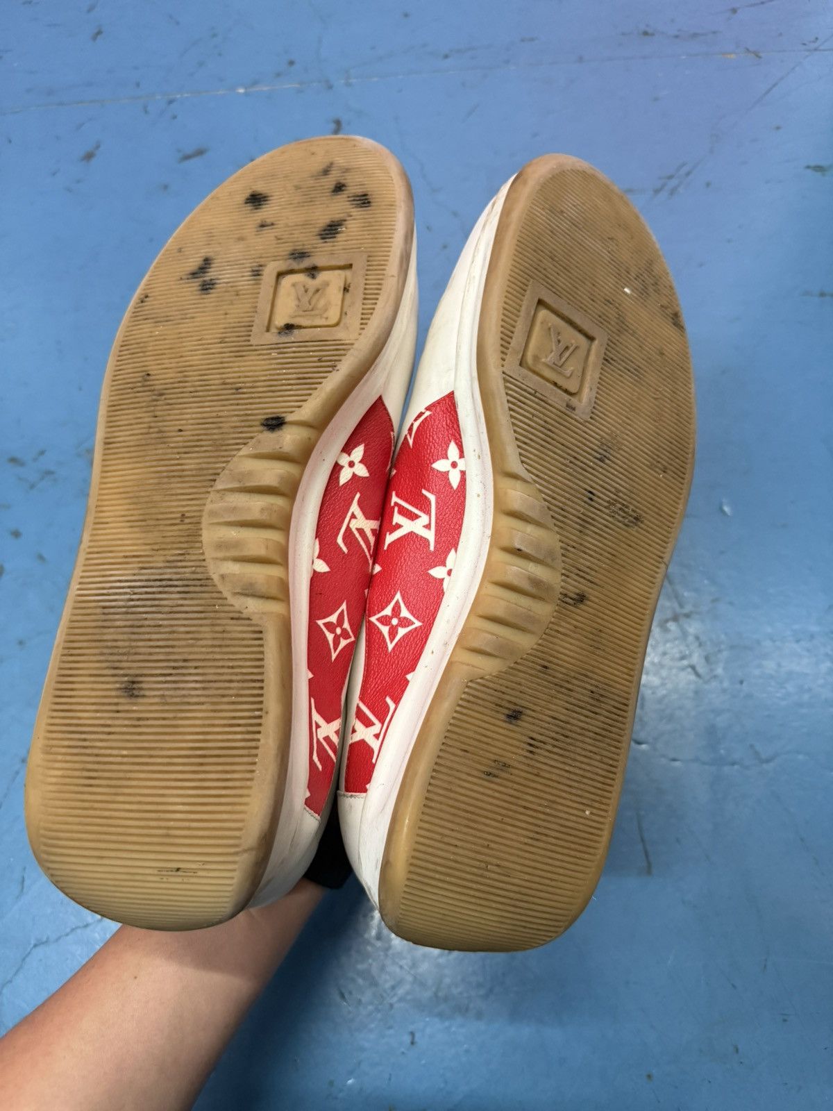 Louis Vuitton × Supreme LOUSI VUITTON X SUPREME SNEAKERS Size US 11 / EU 44 - 5 Thumbnail