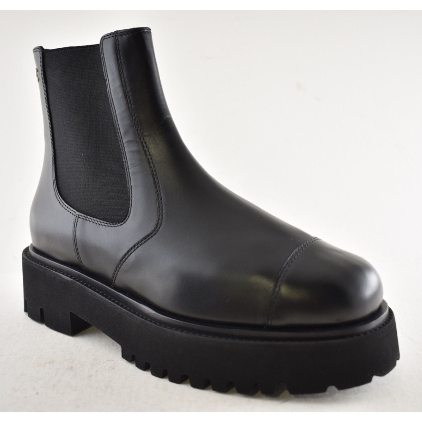 Chanel Chanel 24B Calfskin CC Logo Pull On Chelsea Platform Boot 42 Size US 11 / IT 41 - 4 Thumbnail