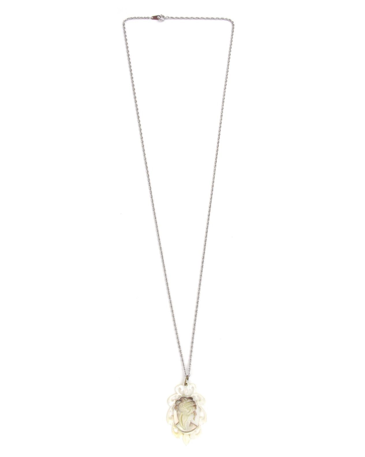Vintage 1990S IRIDESCENT SHELL CAMEO NECKLACE WITH PIERCED FLORAL Size ONE SIZE - 2 Thumbnail