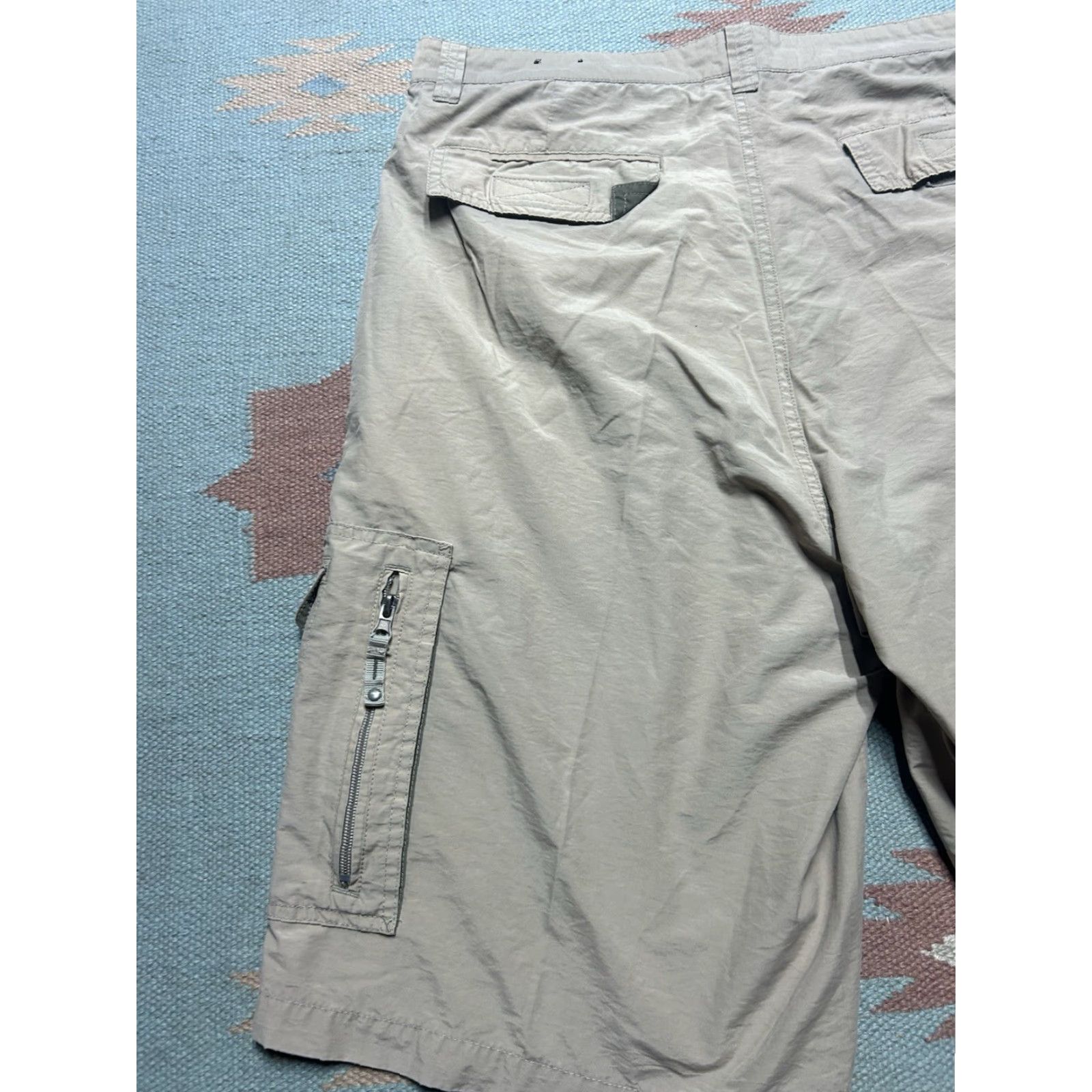 Vintage Emergency Exit Cargo shorts Men Beige lightweight 36 36” waist Inseam 12” Outseam 25” tan hiking Cotton Nylon Vintage? (no vintage) Size US 36 / EU 52 - 7 Thumbnail