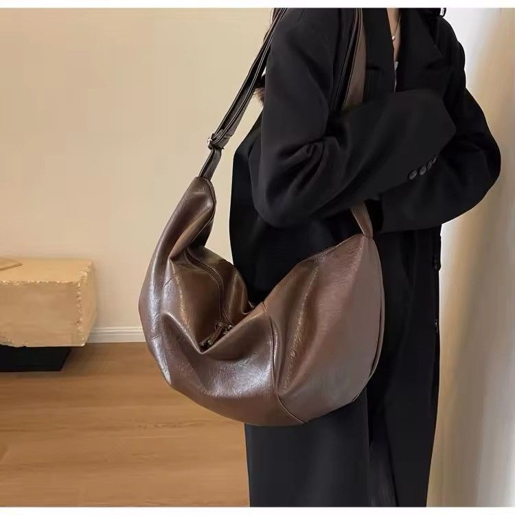 Japanese Brand Y2K Versatile Leather Messenger Bags Size ONE SIZE - 1 Thumbnail