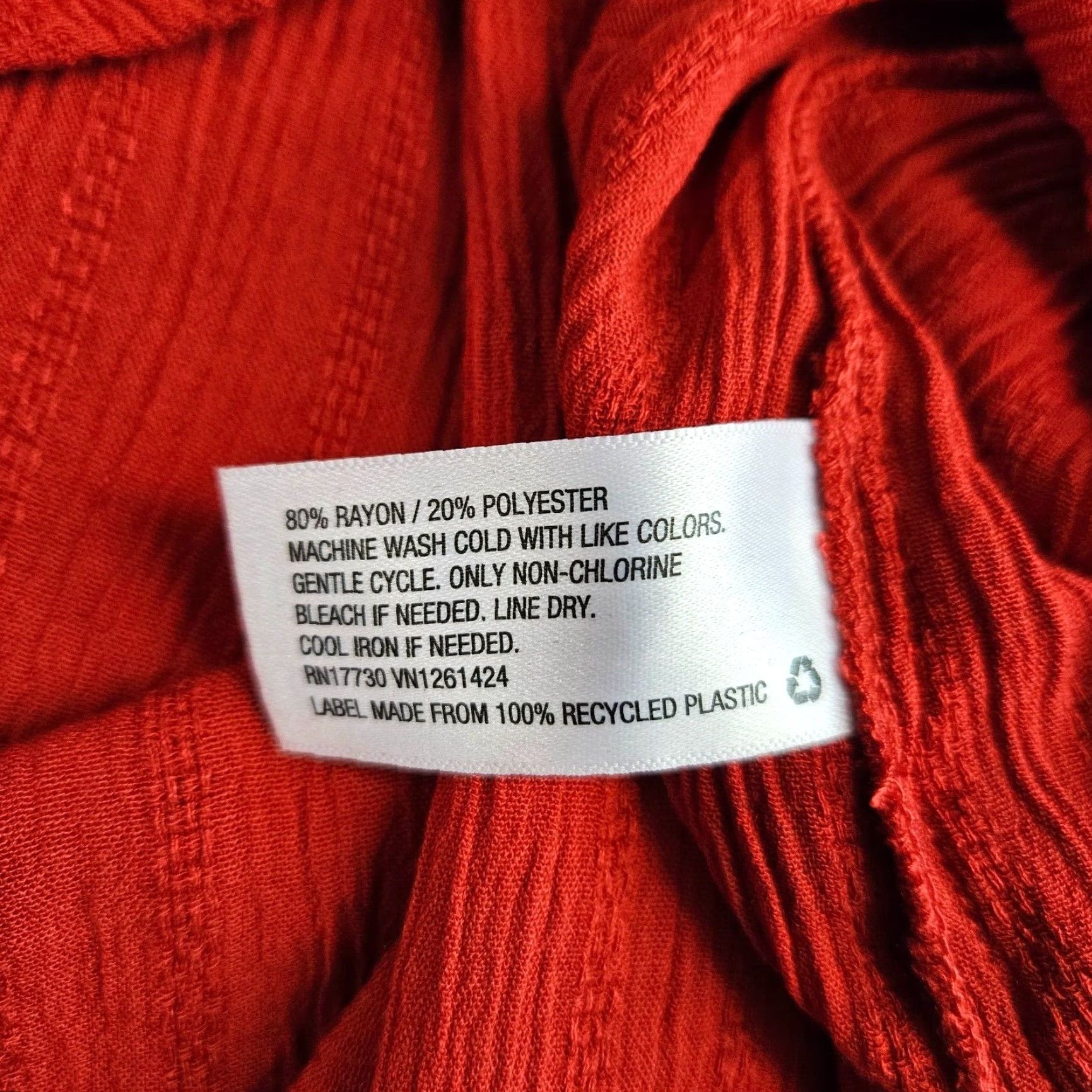 Vintage VINTAGE? Universal Thread Womens Top Sz Small Solid Red Sleeveless V-Neck Rayon Blend Shirts? Size S / US 4 / IT 40 - 5 Thumbnail