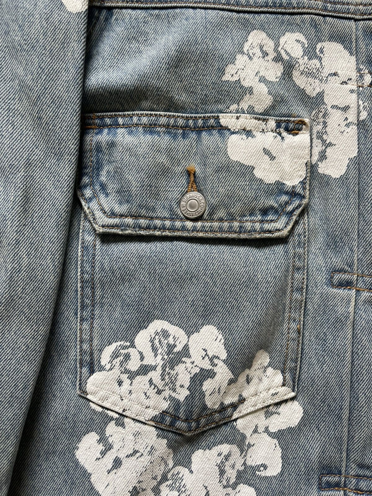 DENIM TEARS × Levi's Denim Tears x Levis Type II Wreath Blue Denim Trucker Jacket Size US XL / EU 56 / 4 - 5 Thumbnail