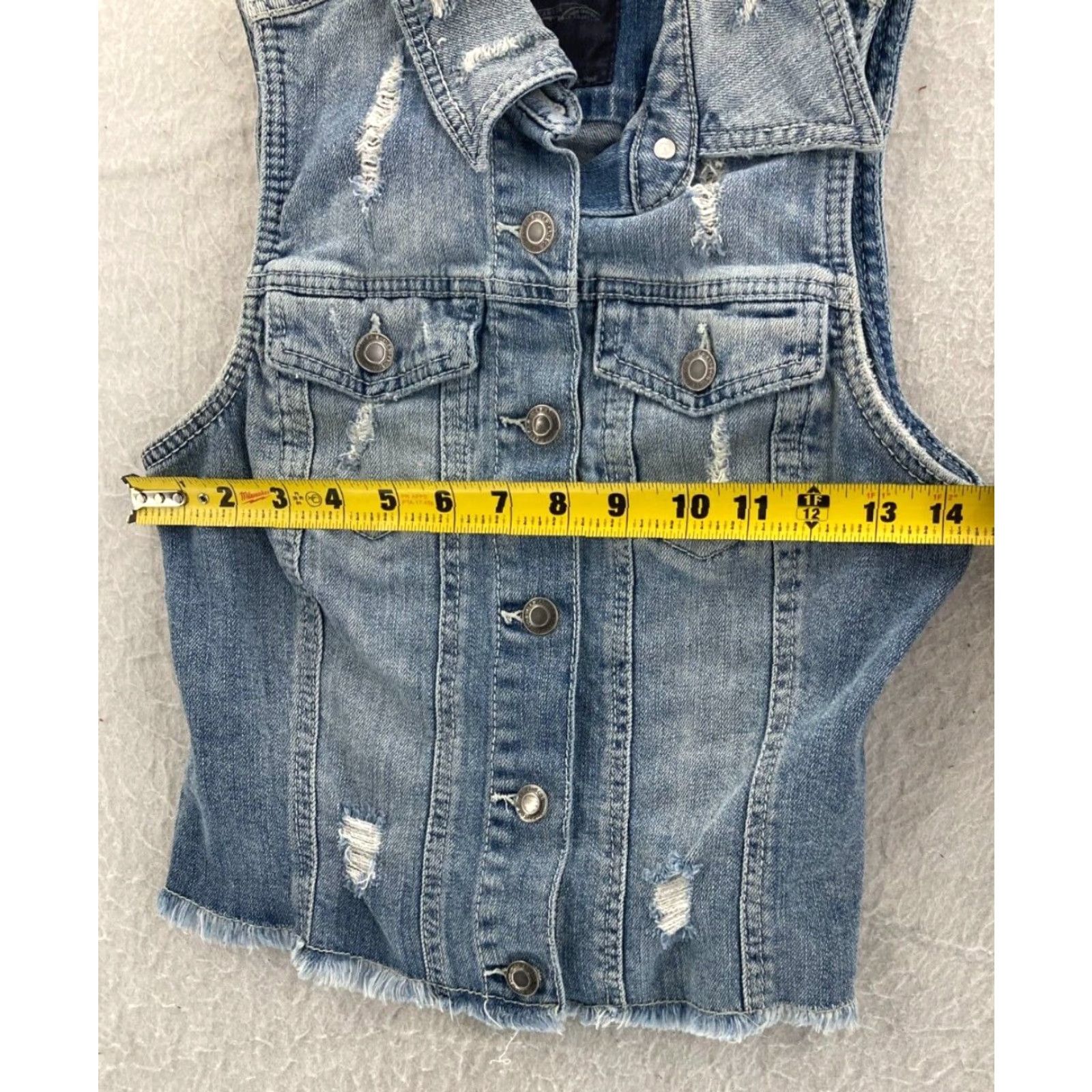 Silver Jeans Co. Silver Jeans Denim Vest Womens Small Blue Distressed Button Up Pockets Raw Hem Size 28" / US 6 / IT 42 - 3 Thumbnail