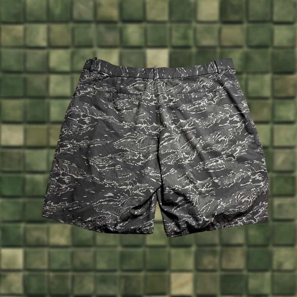 Nike Nike Golf Shorts Mens 40 Black Gray Camouflage Flex Dri-Fit BV0383 Camouflage, Regular, Pockets, Stretch, Chino, 9in Inseam, Polyester Spandex, Tee? Size US 40 / EU 56 - 1 Thumbnail