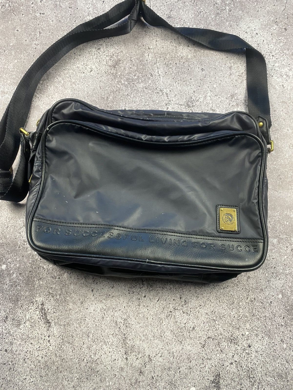 Diesel Vintage Diesel Messenger Shoulders Bag Y2K Leather Big Logo Size ONE SIZE - 2 Thumbnail