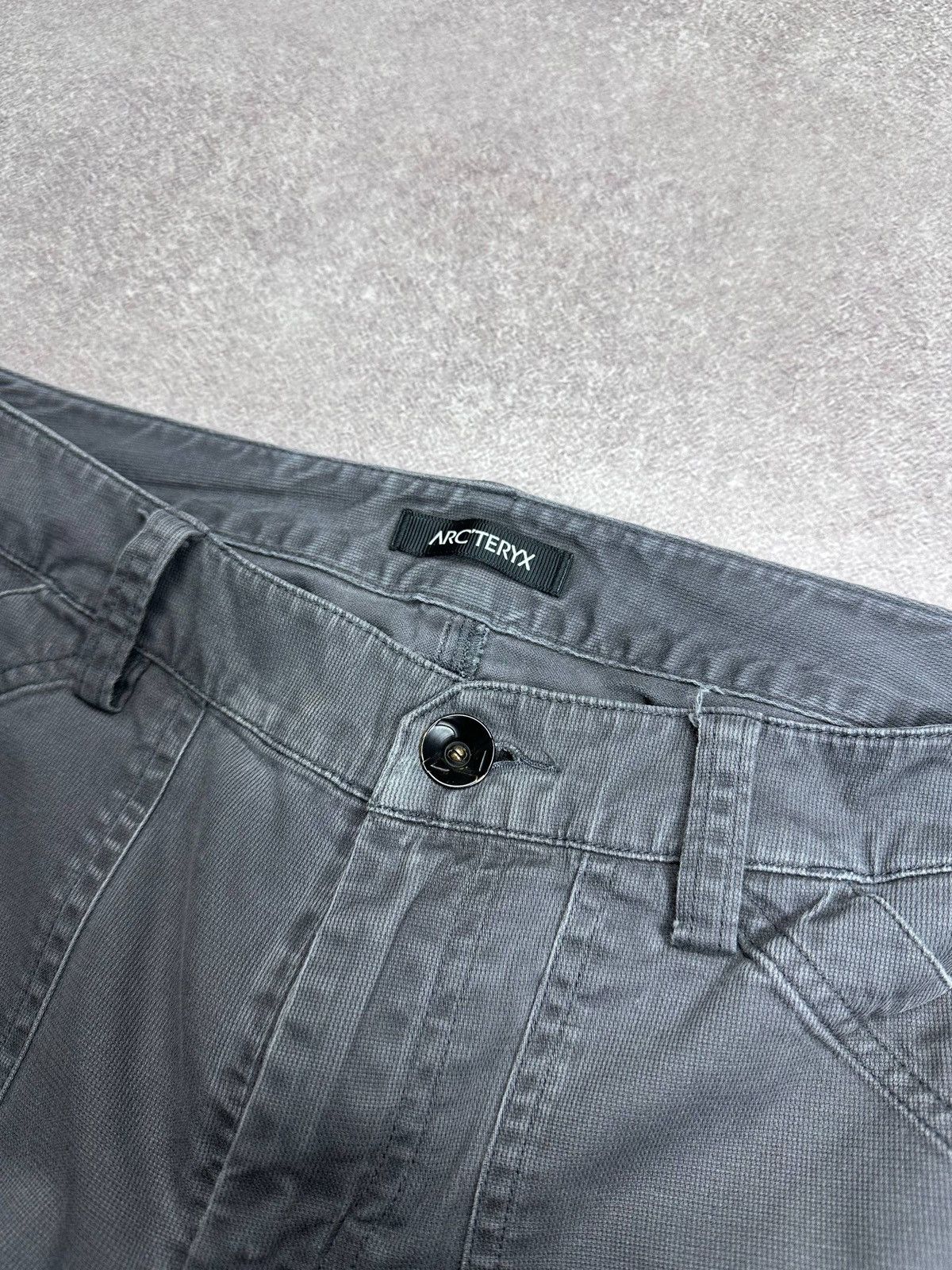 Arc'teryx Vintage Arc'teryx Womans Cargo Distressed Pants 10 Size 32" / US 10 / IT 46 - 5 Thumbnail