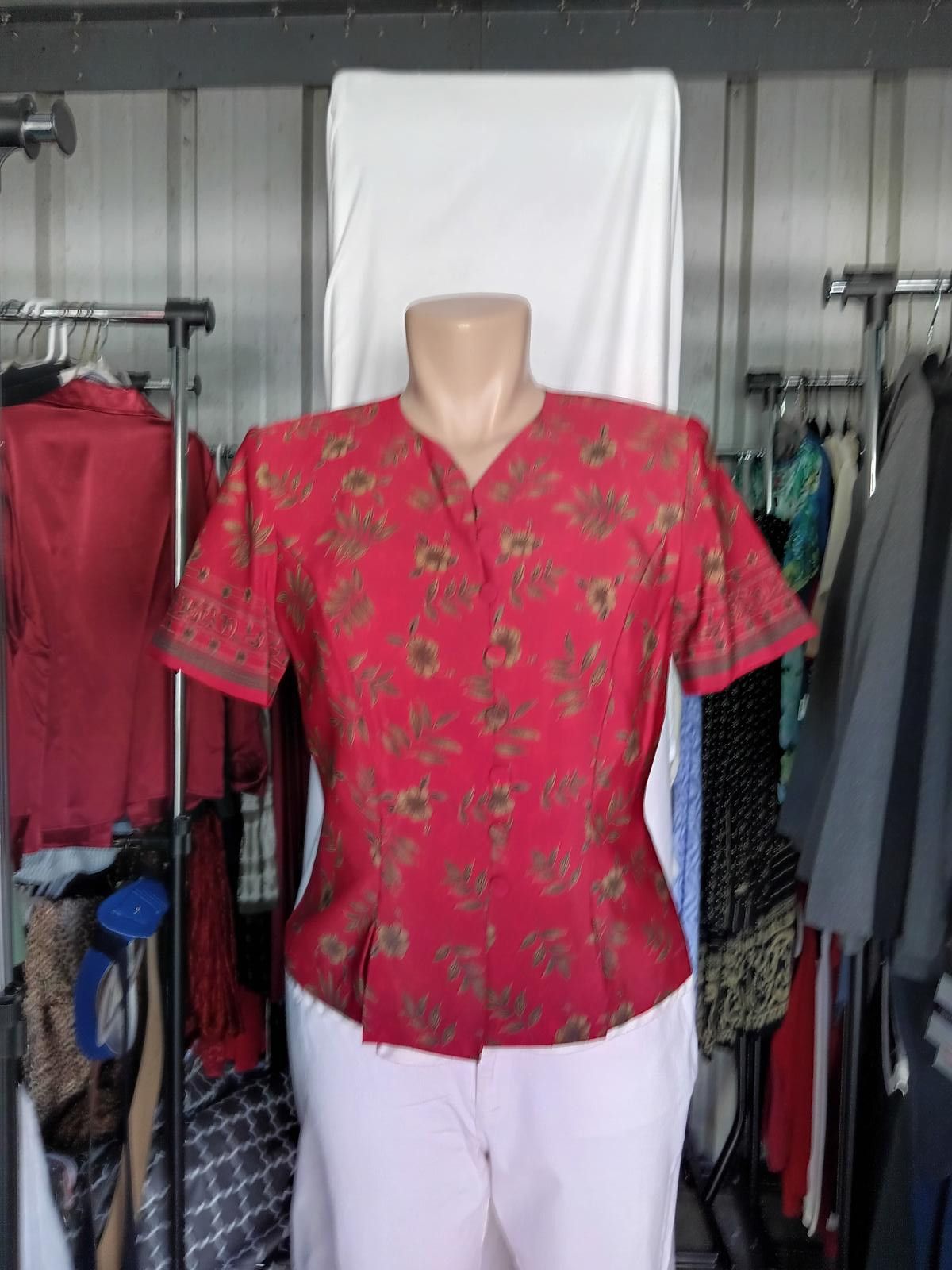 Designer Chic Red Floral Blouse by Palmode Petites Size M / US 6-8 / IT 42-44 - 3 Thumbnail
