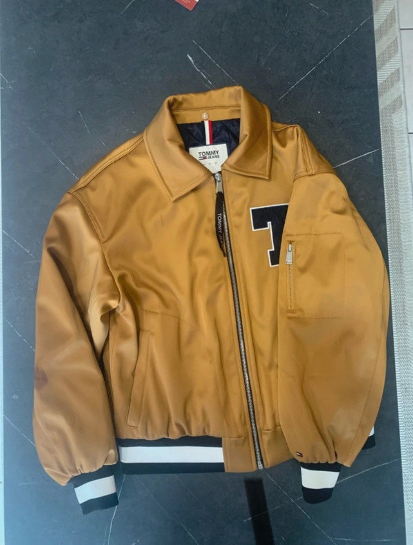 Tommy Jeans NWT Tommy Jeans Varsity Bomber Jacket Fur Collar Camel Size US XS / EU 42 / 0 - 3 Thumbnail