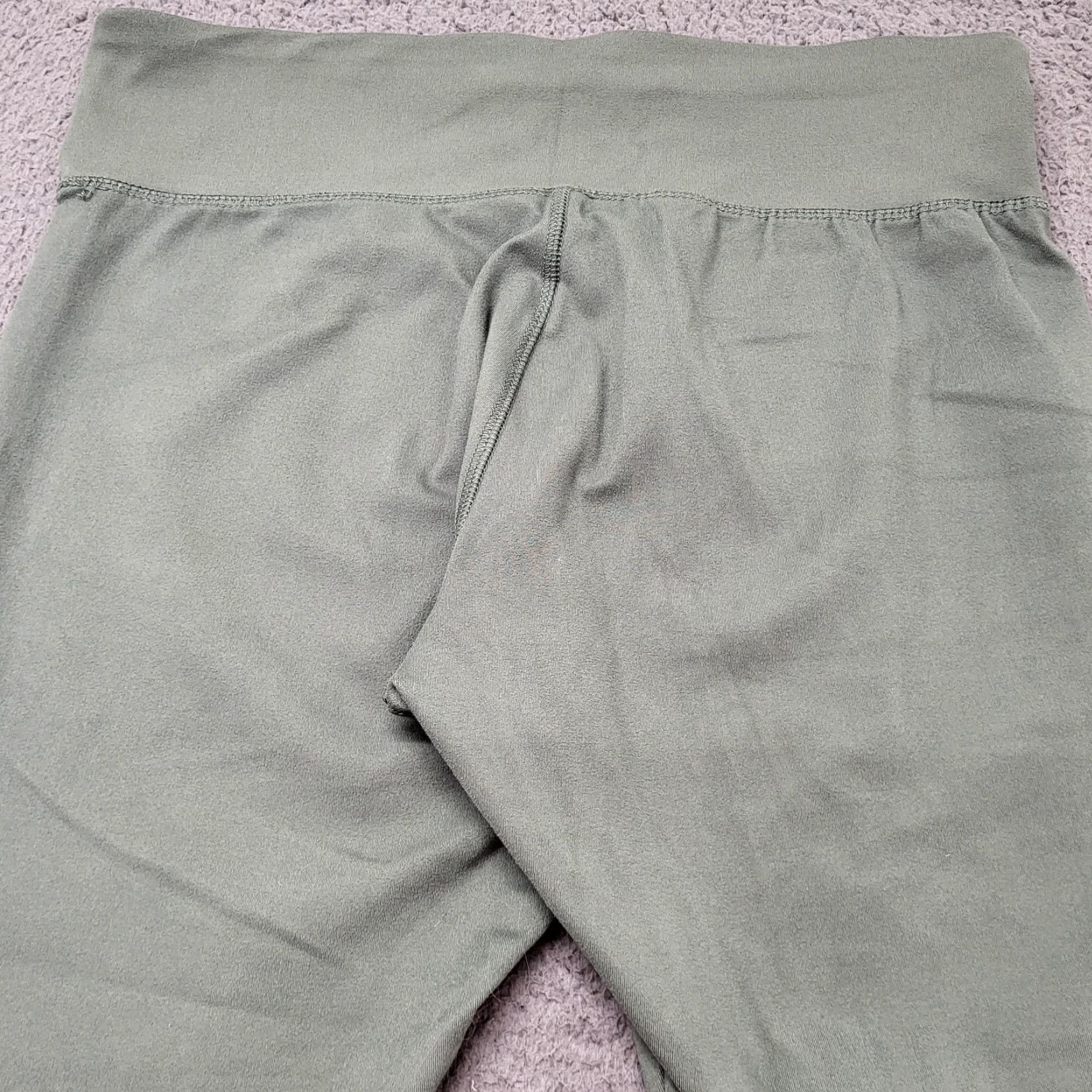 Jockey Jockey Capri Legging Womens XL Moss Green Activewear Yoga Athletic Exercise Pockets Easy Care Stretch Size 40" / US 18 - 4 Thumbnail