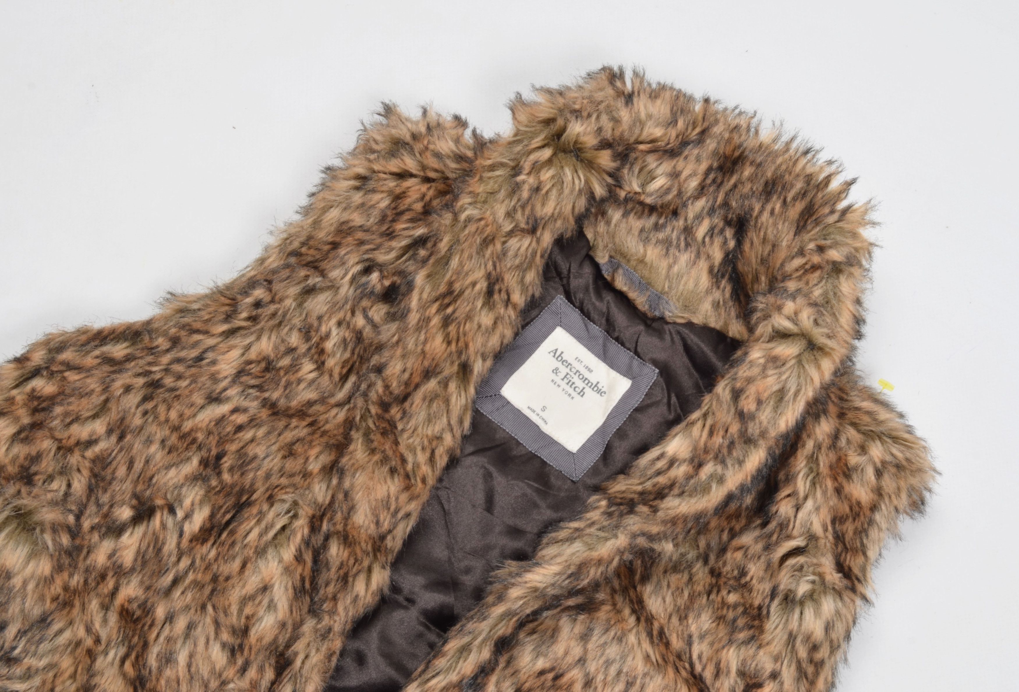Abercrombie & Fitch Abercrombie & Fitch Y2K Coquette Faux Fur Open Vest Size S / US 4 / IT 40 - 5 Thumbnail