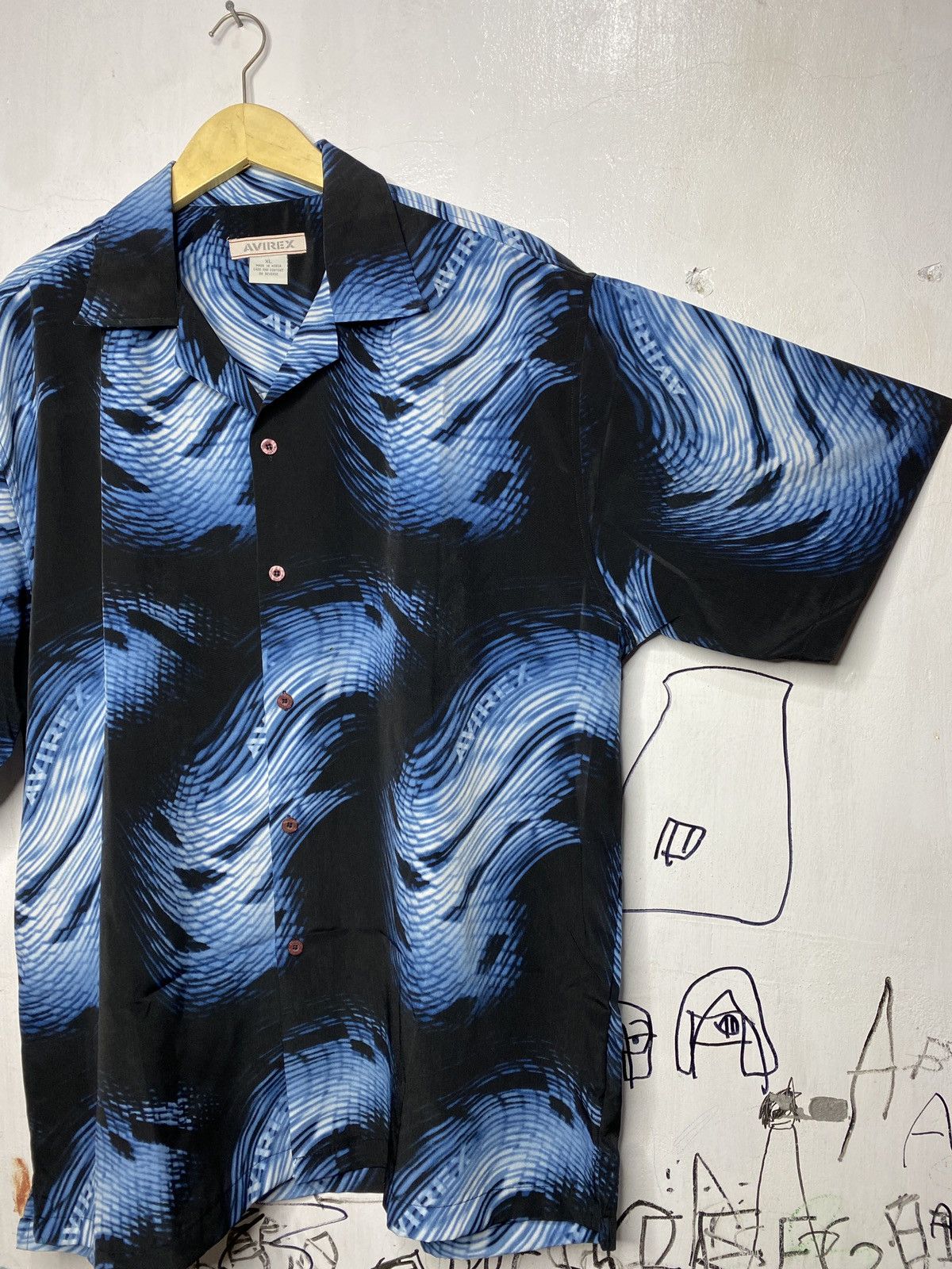 Avirex Avirex shirt made of slippery oversized material Size US XL / EU 56 / 4 - 3 Thumbnail