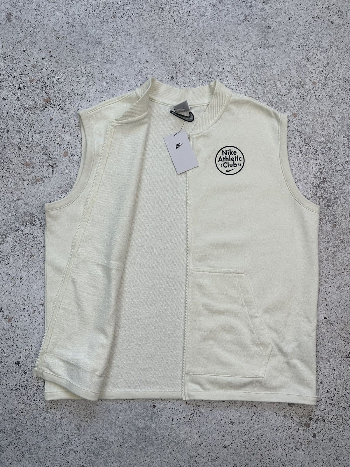 Jordan Brand × Nike Nike Sportswear Trend Fleece Athletic Club Gilet Men white Size US XL / EU 56 / 4 - 12 Thumbnail