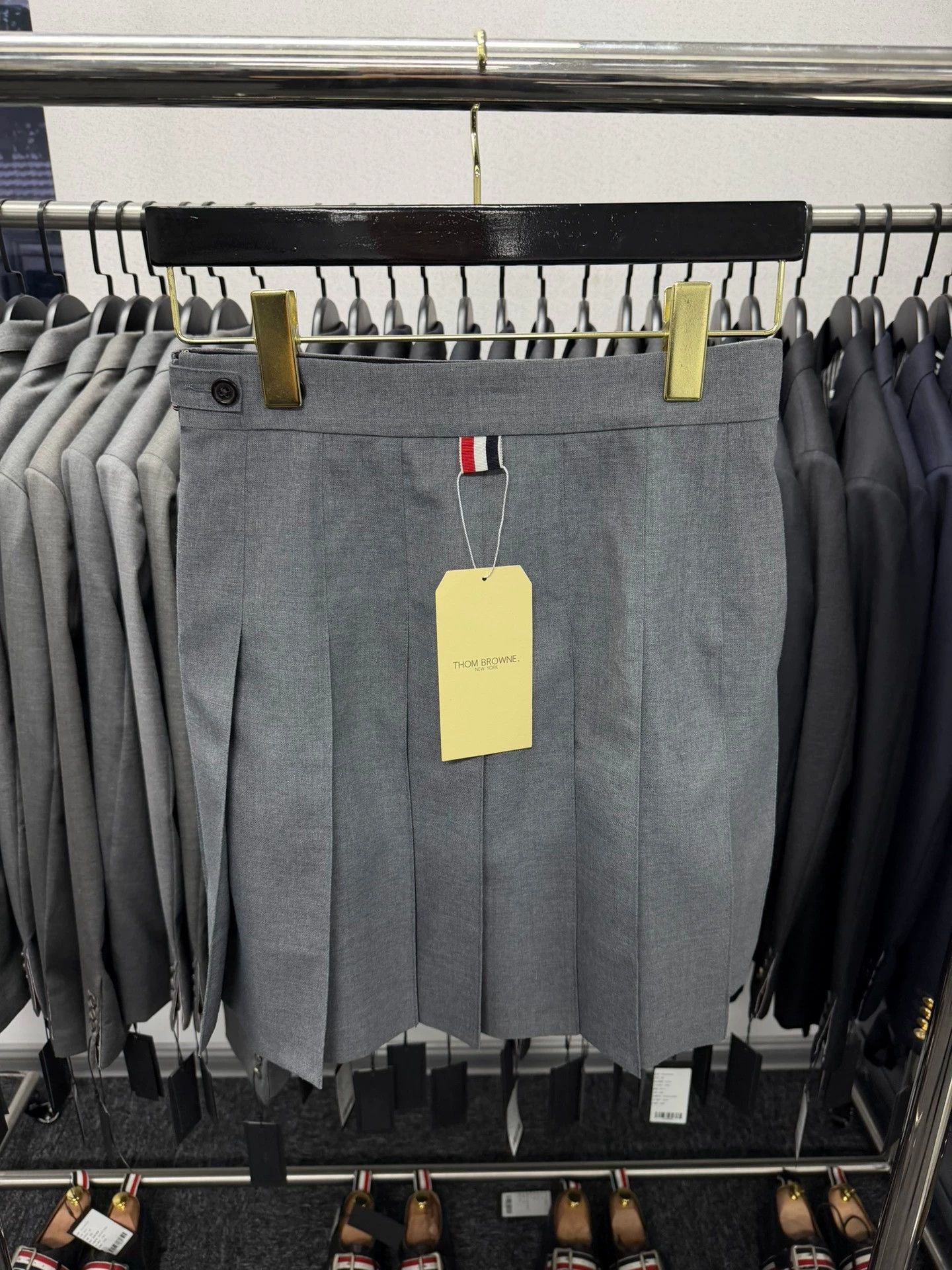 Thom Browne Thom Browne Women's Med Gray Pleated Short Skirt Size 27" / US 4 / IT 40 - 2 Thumbnail