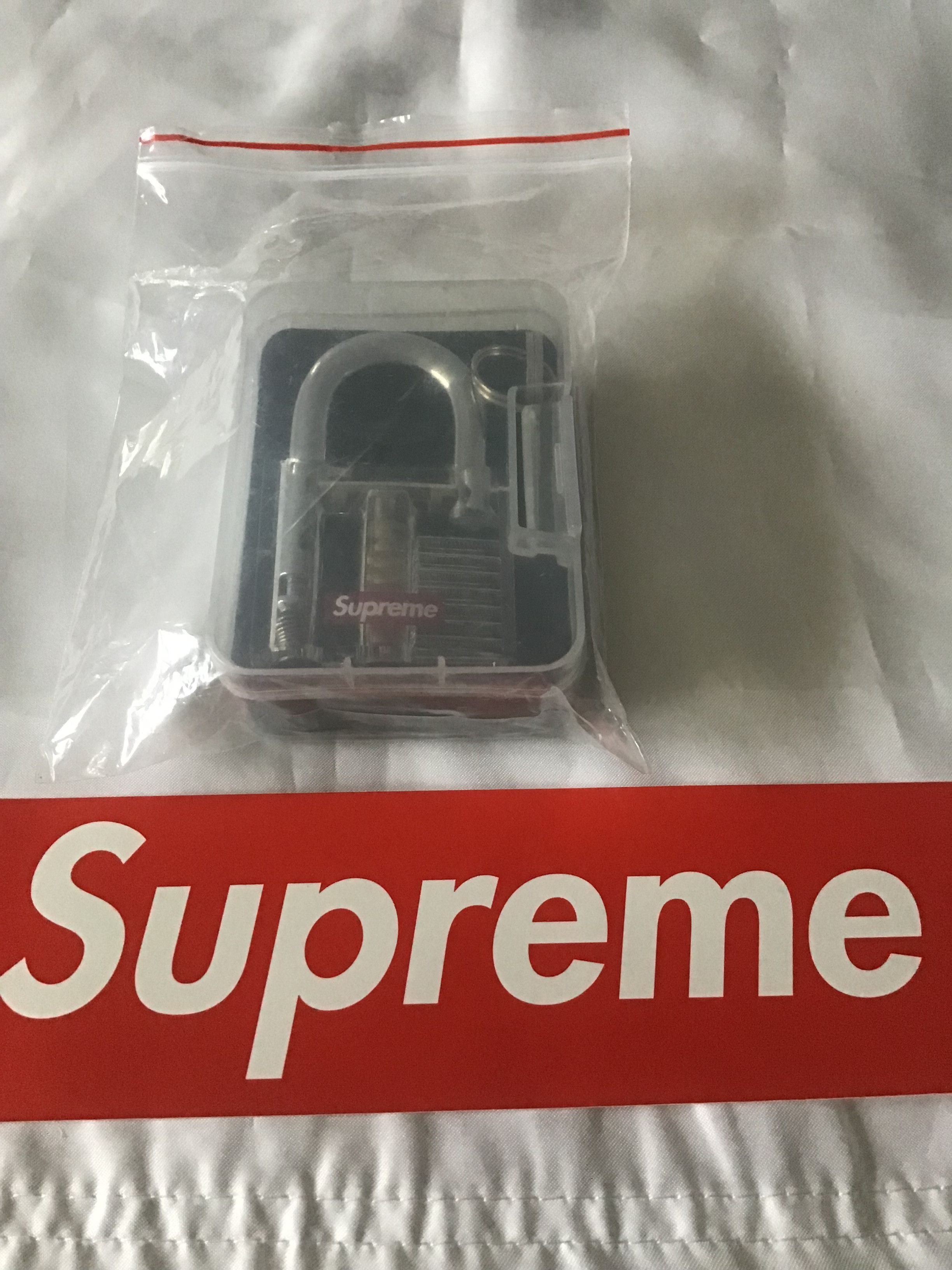 Supreme SUPREME Transparent Lock Size ONE SIZE - 8 Thumbnail