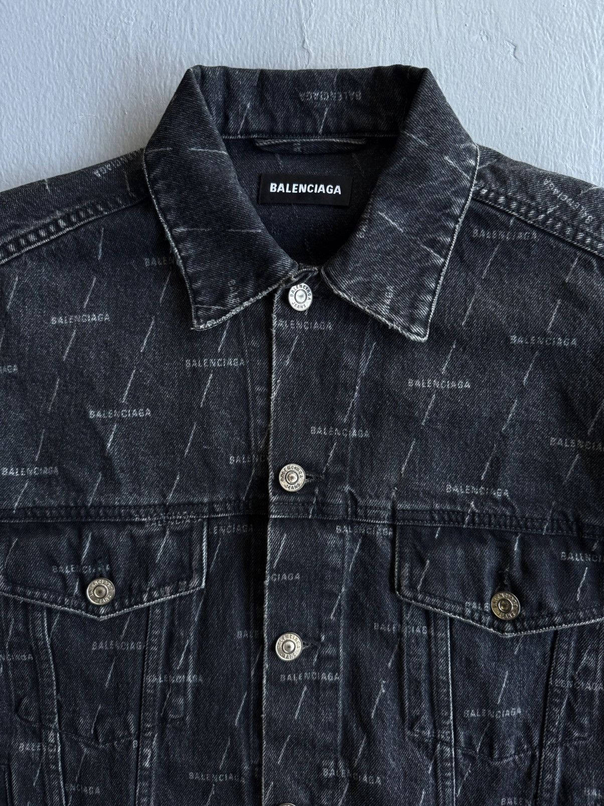 Balenciaga Balenciaga - All Over Print Denim Jacket Size US S / EU 44-46 / 1 - 2 Thumbnail