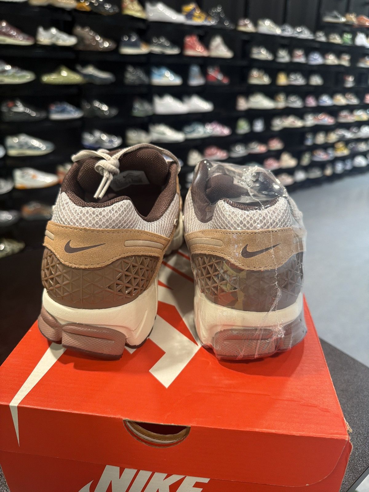 Nike Nike Zoom Vomero 5 Dusted Clay Size-10.5 Brand New QuickShip Size US 10.5 / EU 43-44 - 4 Thumbnail