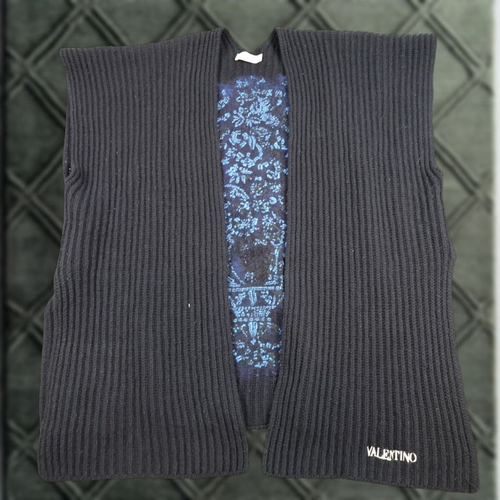 Valentino VINTAGE Valentino Poncho Sweater Womens Small Black Floral Knit Open Made In Italy Size S / US 4 / IT 40 - 1 Thumbnail