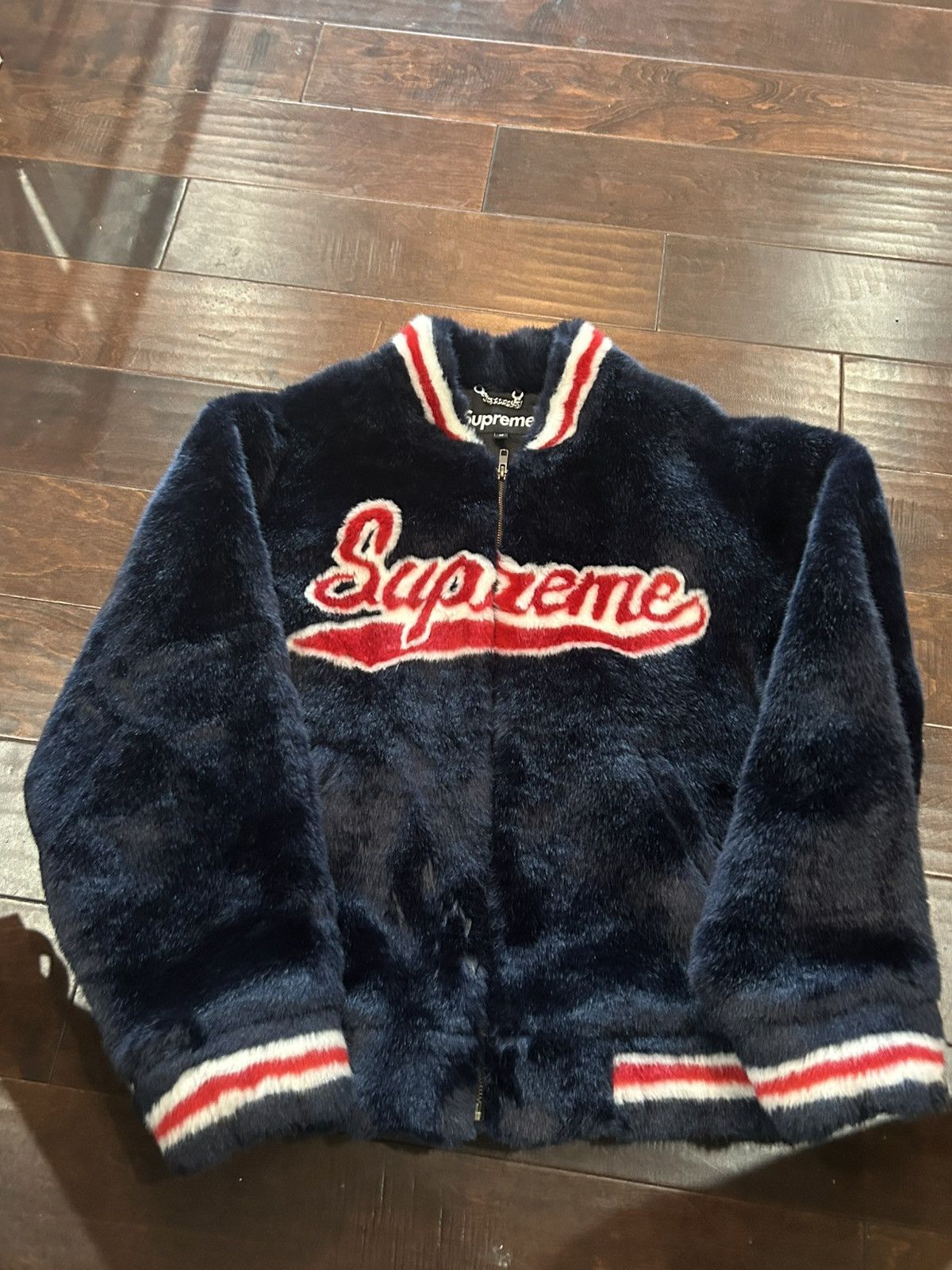 Supreme Supreme Size US M / EU 48-50 / 2 - 14 Thumbnail
