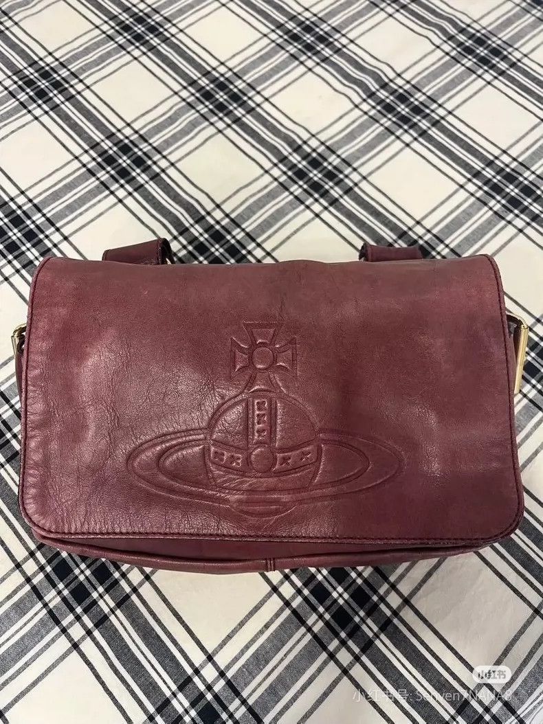 Vivienne Westwood Vivienne Westwood size os Wine red Saturn embossed shoulder Size ONE SIZE - 1 Thumbnail