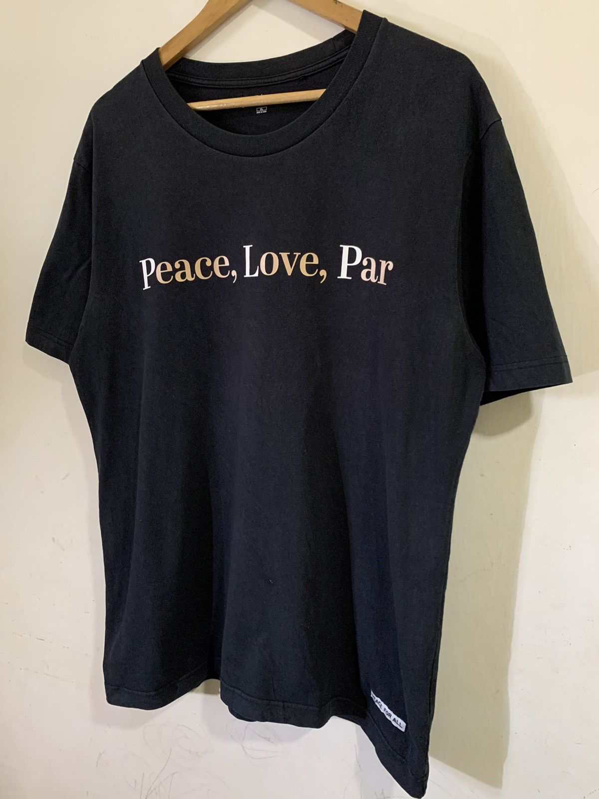 Uniqlo Uniqlo Adam Scott Peace For All Tee Size US XL / EU 56 / 4 - 2 Thumbnail