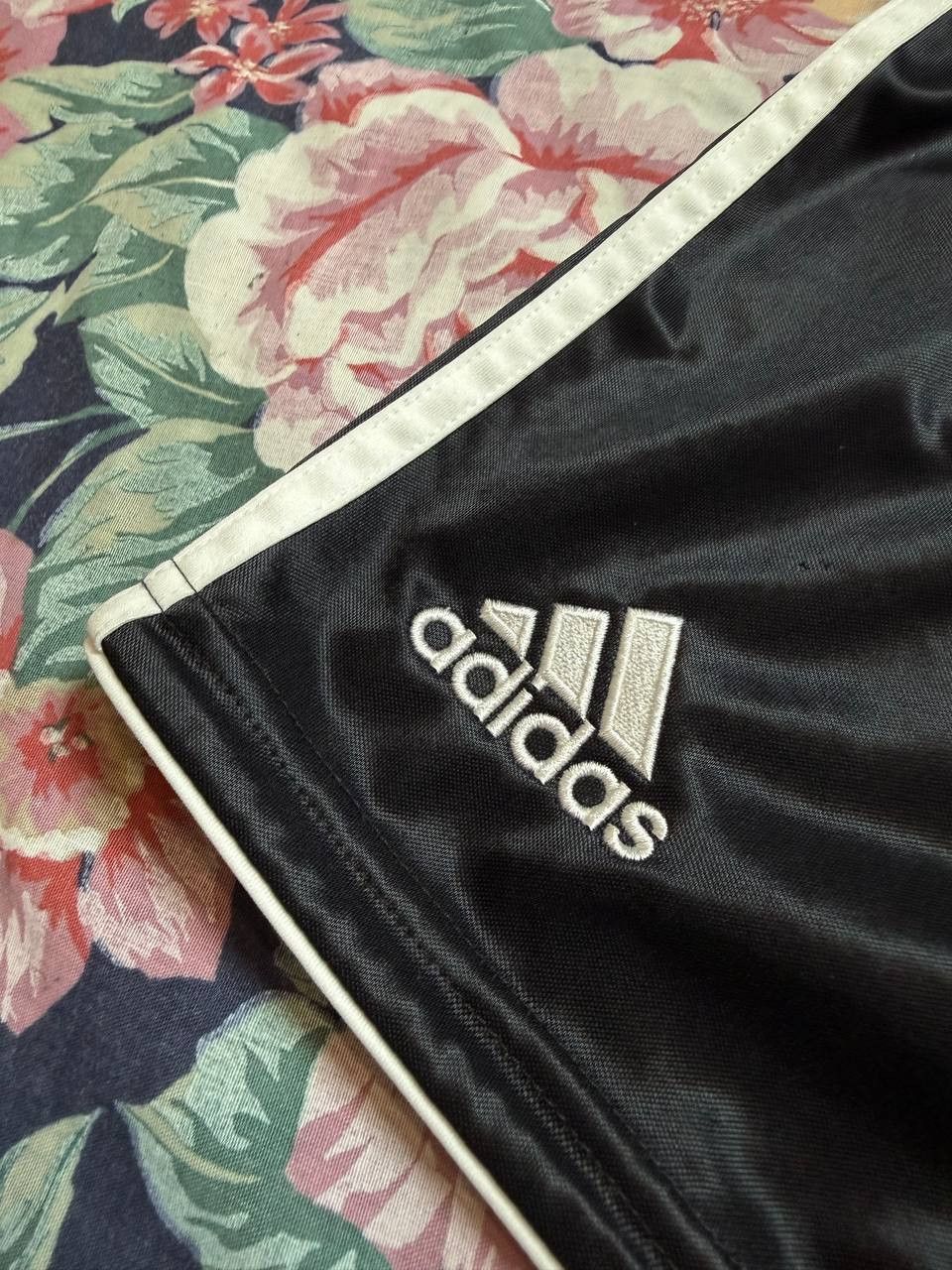 Adidas 90s Vintage Adidas Streetwear Mini Logo Shorts Size US 32 / EU 48 - 14 Thumbnail