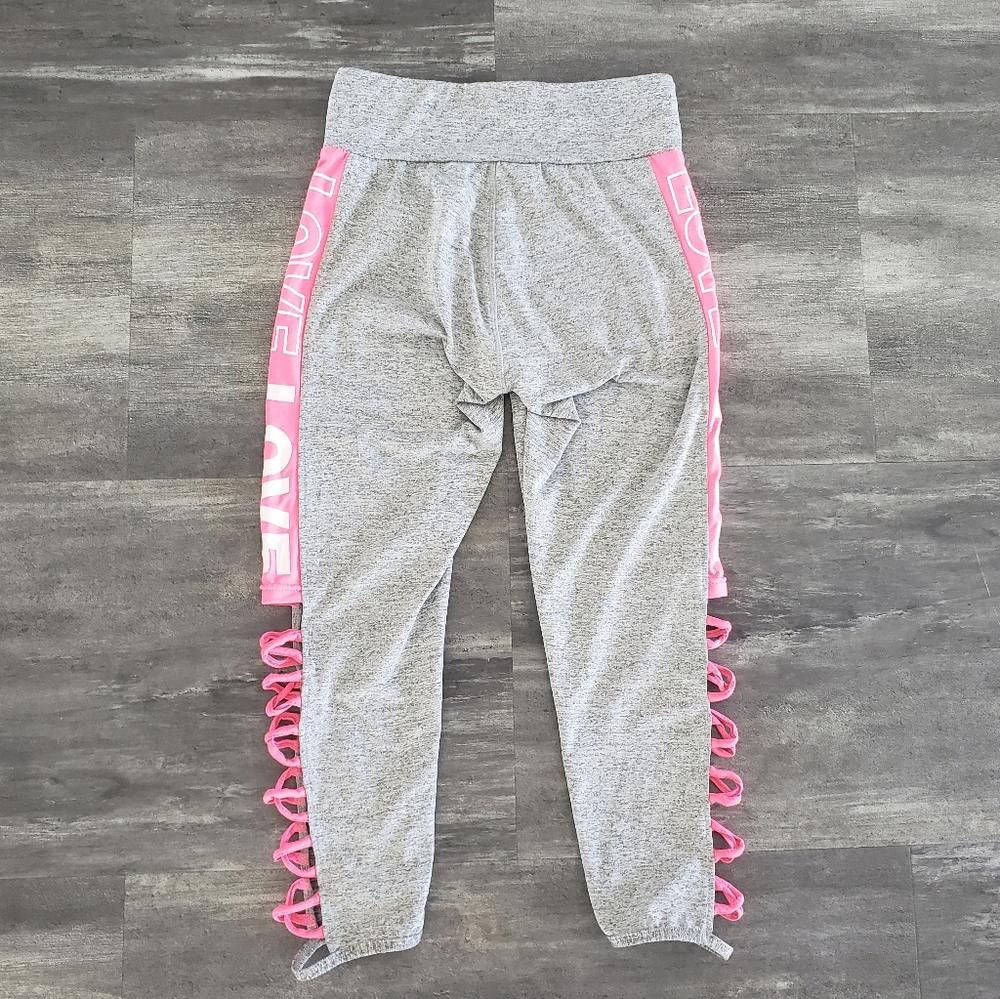 Designer Grey Pink Love Detailed Athletic Strapped Capri Size 28" / US 6 / IT 42 - 2 Thumbnail