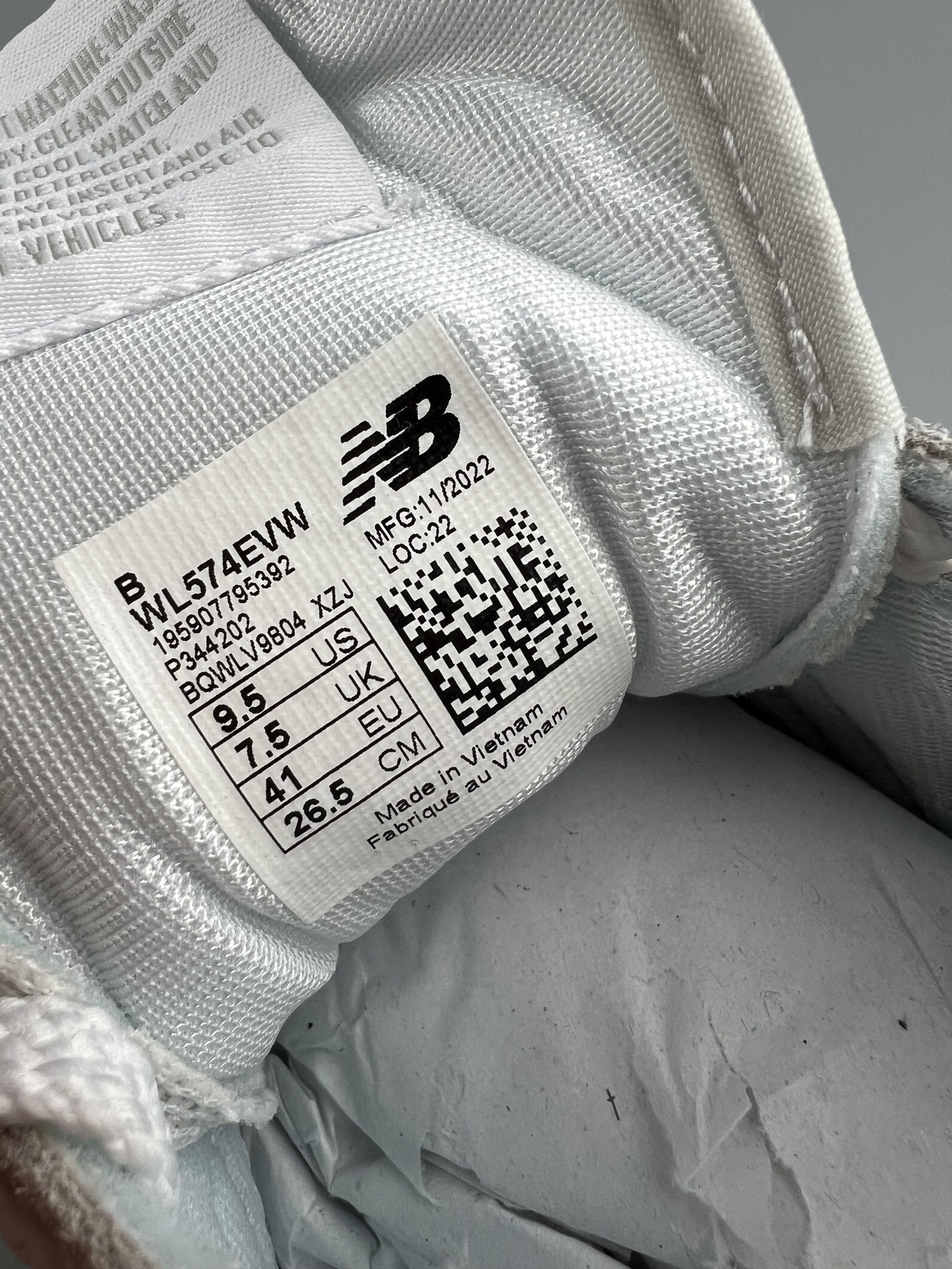 New Balance New Balance 574 Sneakers Size US 9.5 Size US 9.5 / IT 39.5 - 8 Thumbnail