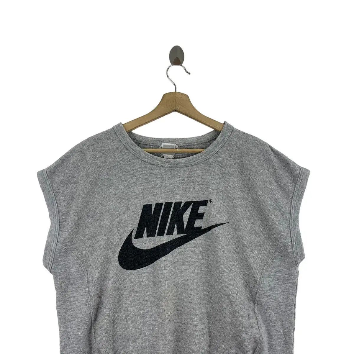 Nike Vintage 90’ NIKE GREY TAG Center Logo Tank Top Sweatshirt Size L / US 10 / IT 46 - 2 Thumbnail