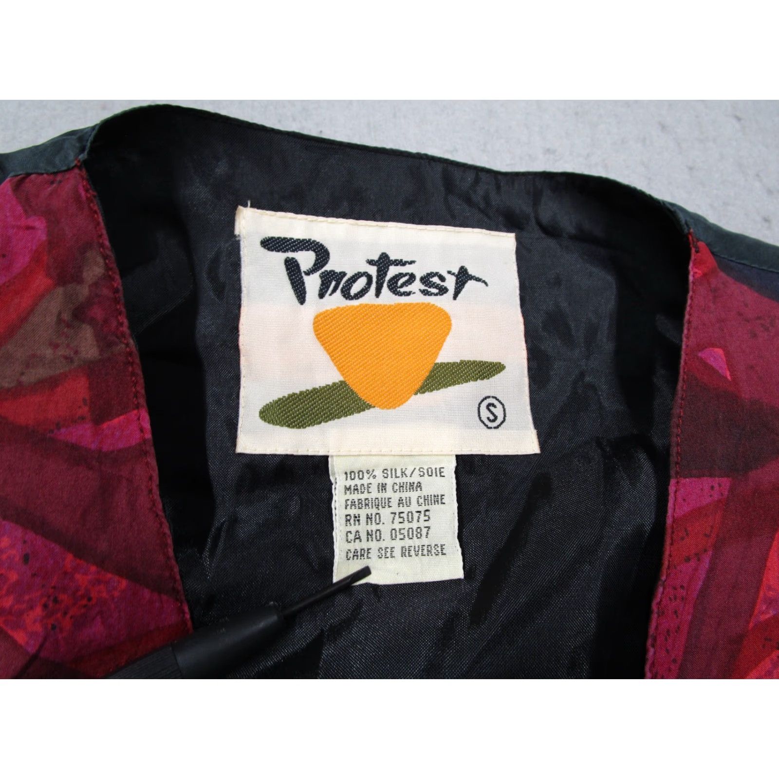 Vintage VINTAGE Protest Men's Small Red Silk Vest 90s Retro Abstract Geometric Short All Seasons Size US S / EU 44-46 / 1 - 2 Thumbnail