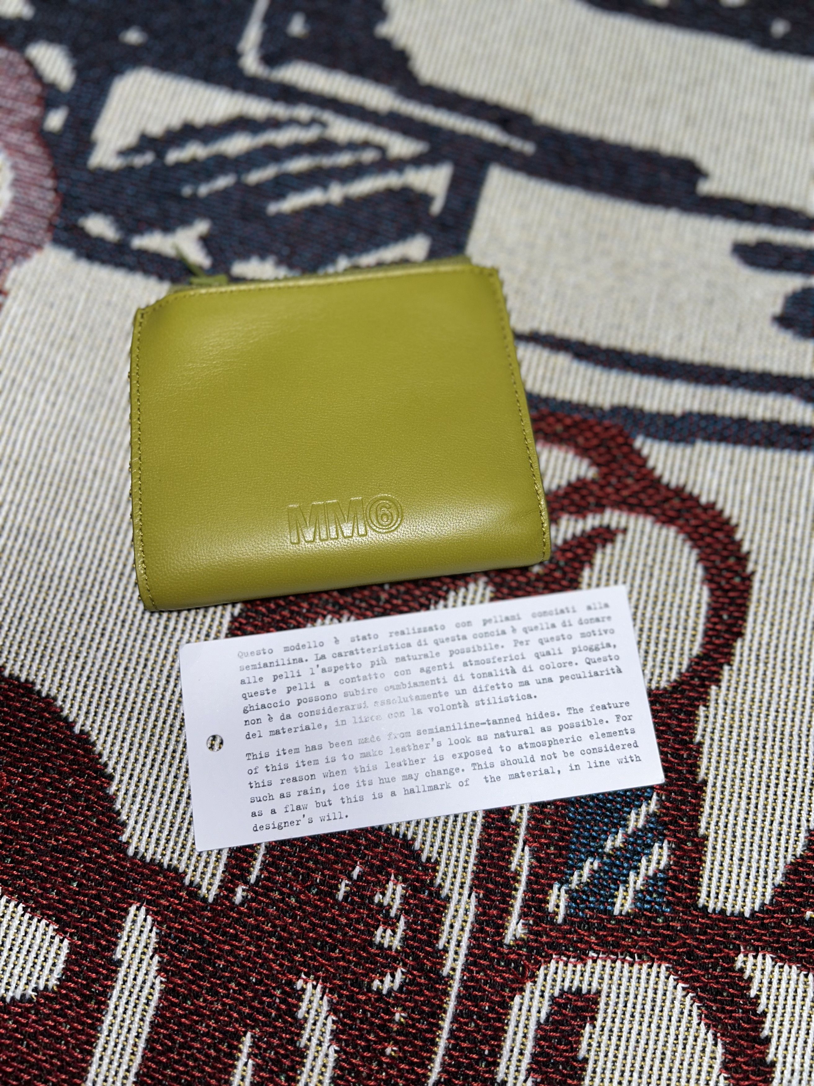 折りたたみ財布 MM6 Maison Margiela Logo Zip Around Half Wallet Green Glow S MM6 Maison Margiela Zip Around Leather Wallet Green Glow | eBay