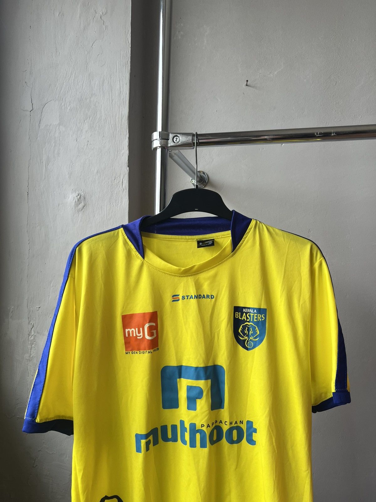 Vintage 2025/26 KERALA BLASTERS INDIA SOCCER JERSEY FOOTBALL SHIRT Size US XL / EU 56 / 4 - 3 Thumbnail