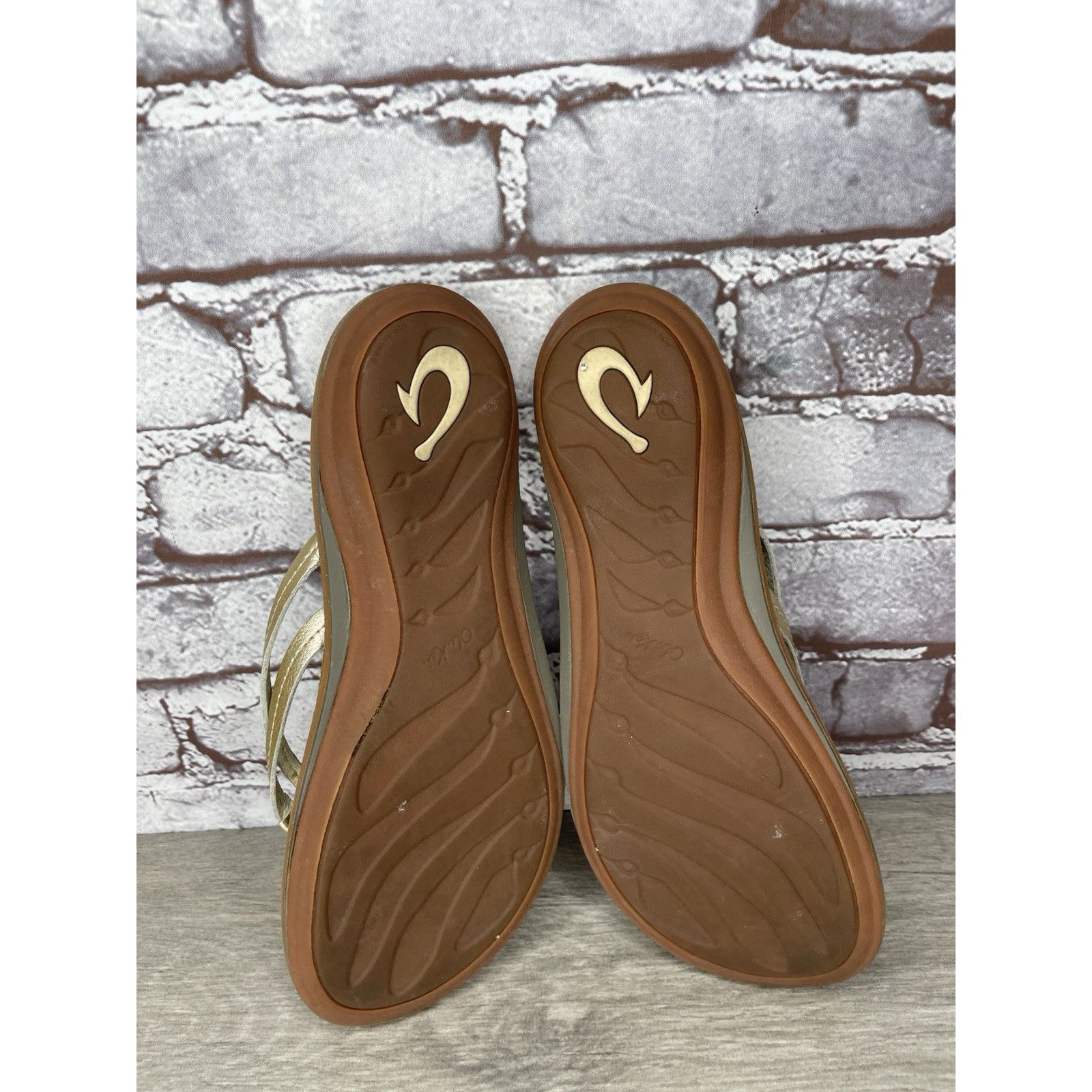 Olukai Olukai “U’i” Gold Leather Double Strap Flip Flops Sandals Wo Size US 8 / IT 38 - 6 Thumbnail