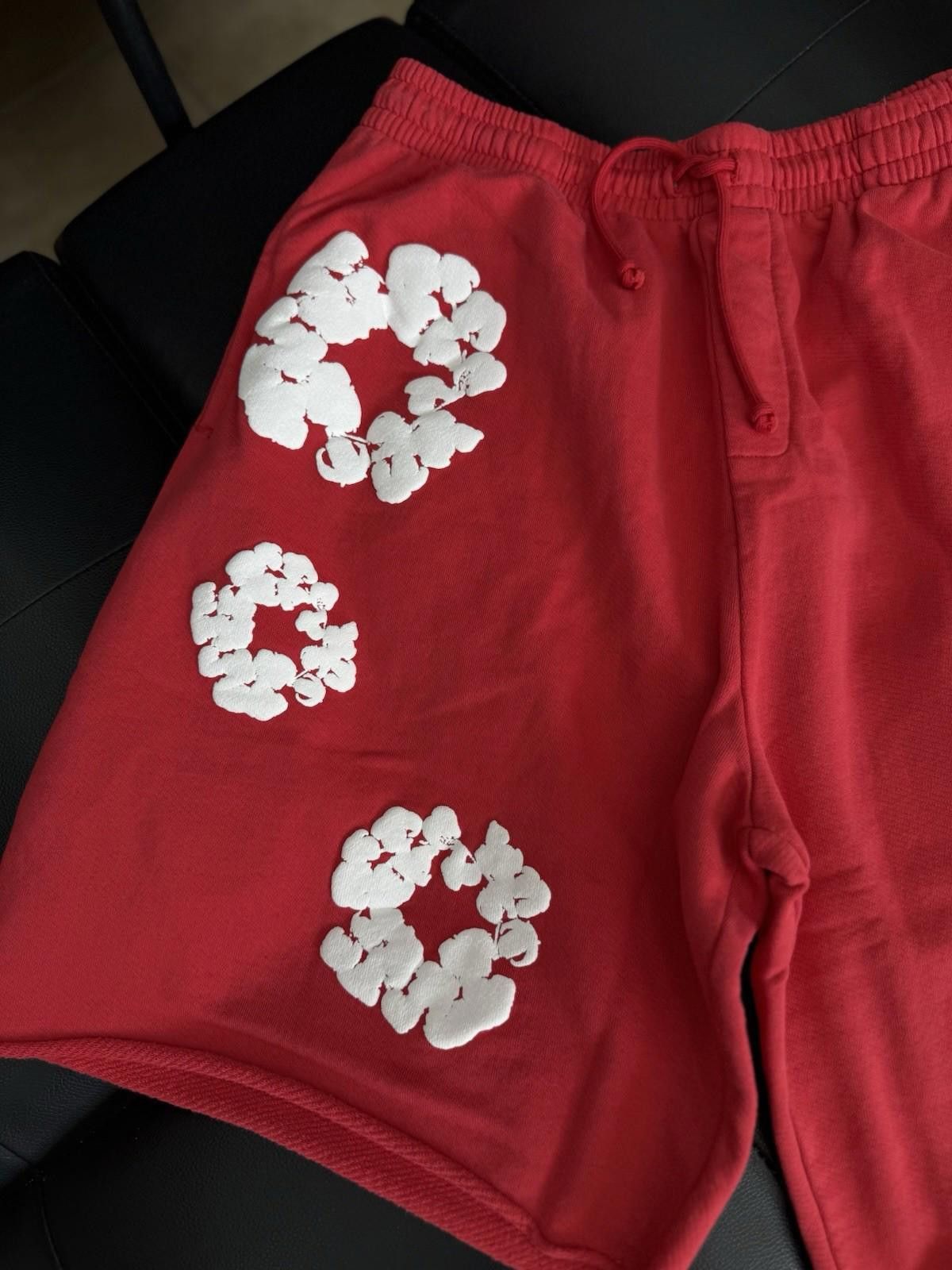 DENIM TEARS Denim Tears Cotton Wreath Shorts Red |BRAND NEW (Large) Size US 34 / EU 50 - 2 Thumbnail