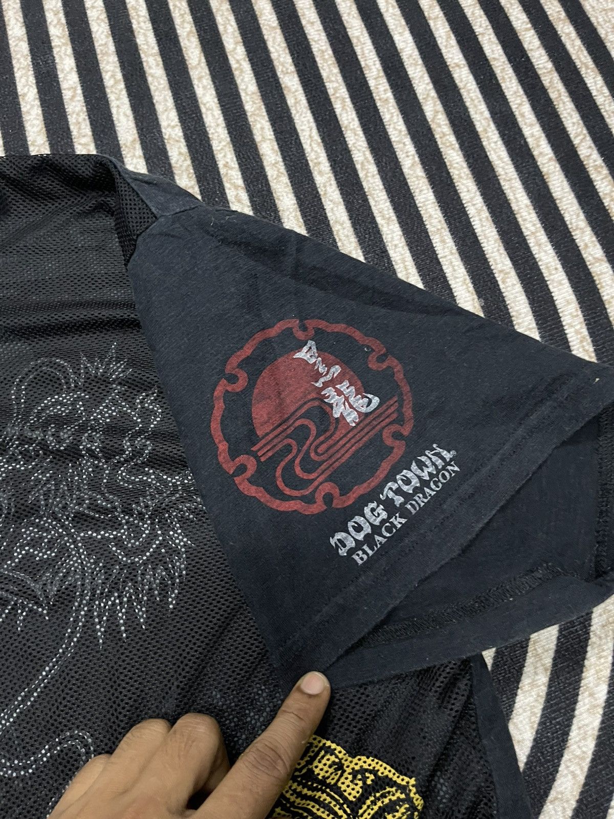Dogtown 2000s DOGTOWN BLACK DRAGON MESH COTTON TSHIRT Size US XL / EU 56 / 4 - 9 Thumbnail