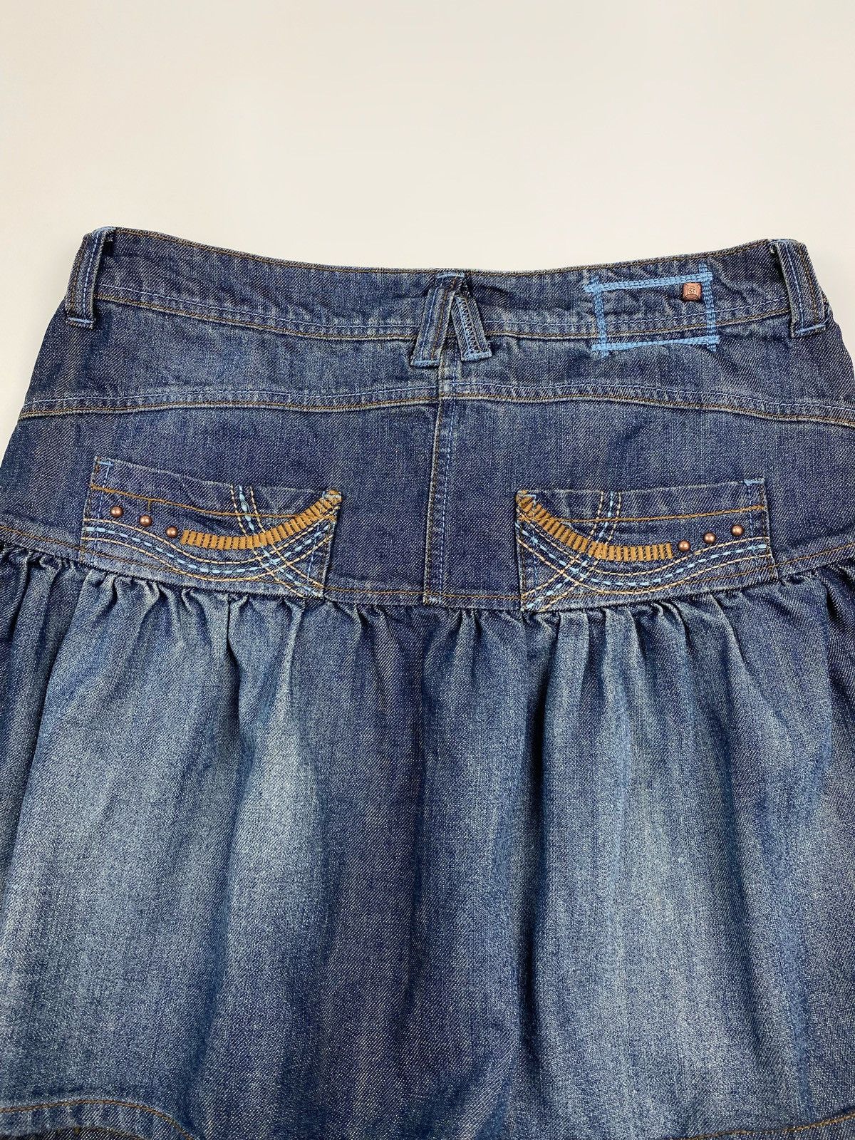 Vintage Y2K George Washed Denim Ruched Ruffle Mini Skirt Size 30" / US 8 / IT 44 - 5 Thumbnail