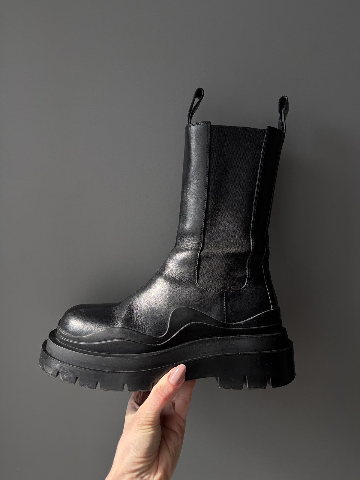 Bottega Veneta Bottega Veneta Tire Chelsea Leather Black Boots Size US 6 / IT 36 - 1 Thumbnail