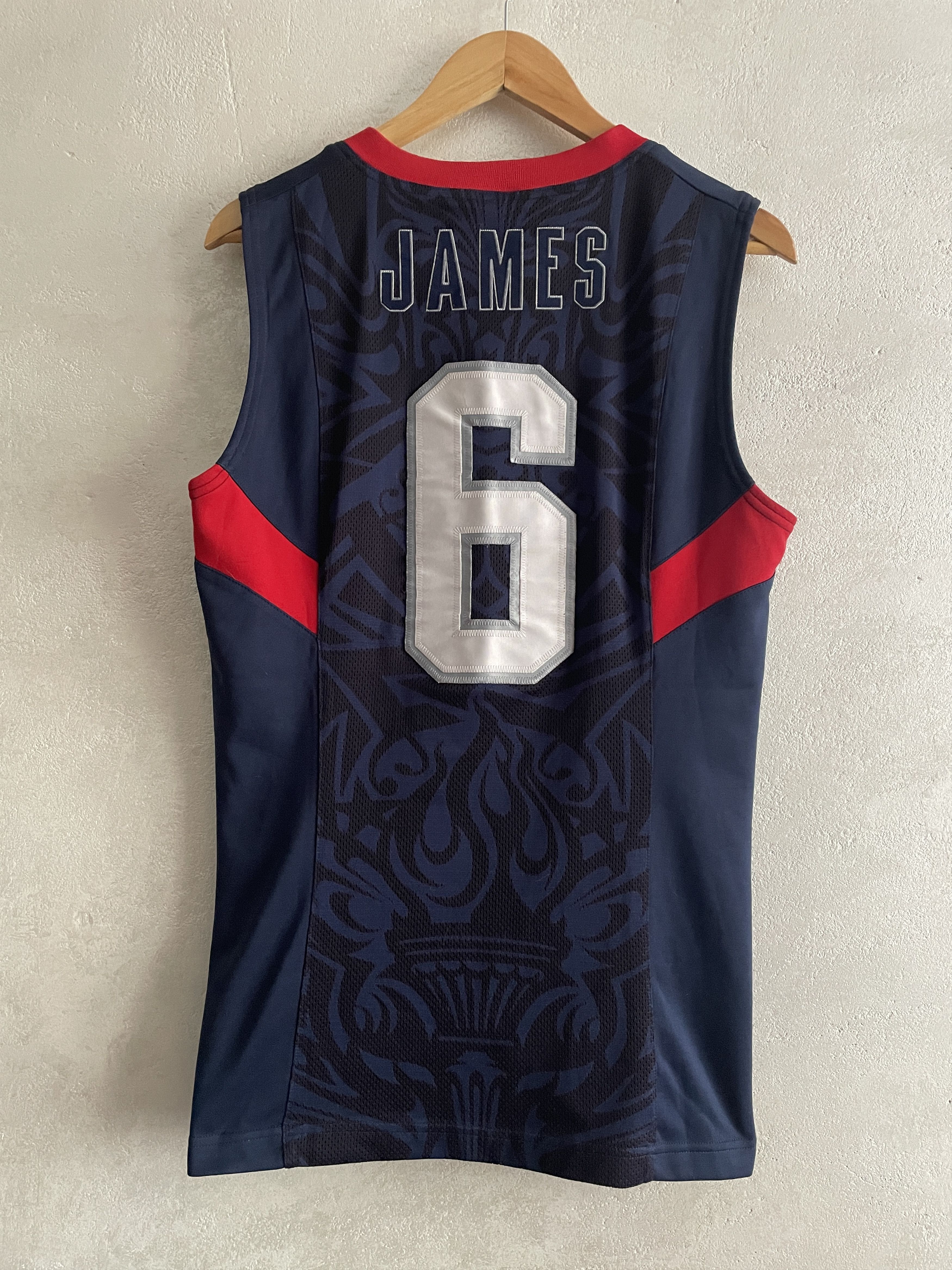 Nike Vintage USA 2008 Olympic Lebron James Basketball Jersey Size US S / EU 44-46 / 1 - 2 Thumbnail