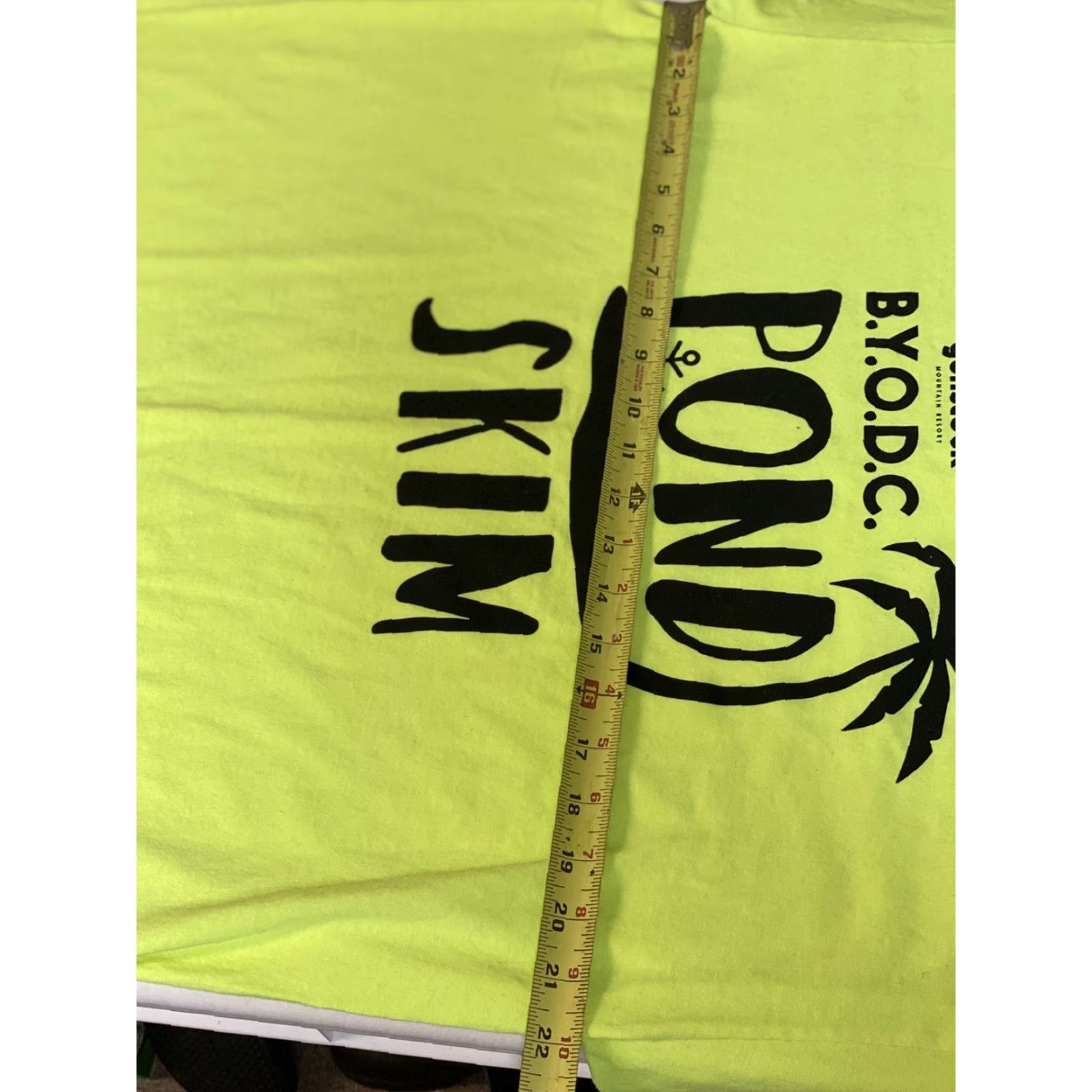 Port & Company Mens XL T-shirt Ski Gunstock Mountain Pond Skim Yellow Short Sleeve bum Size US XL / EU 56 / 4 - 6 Thumbnail